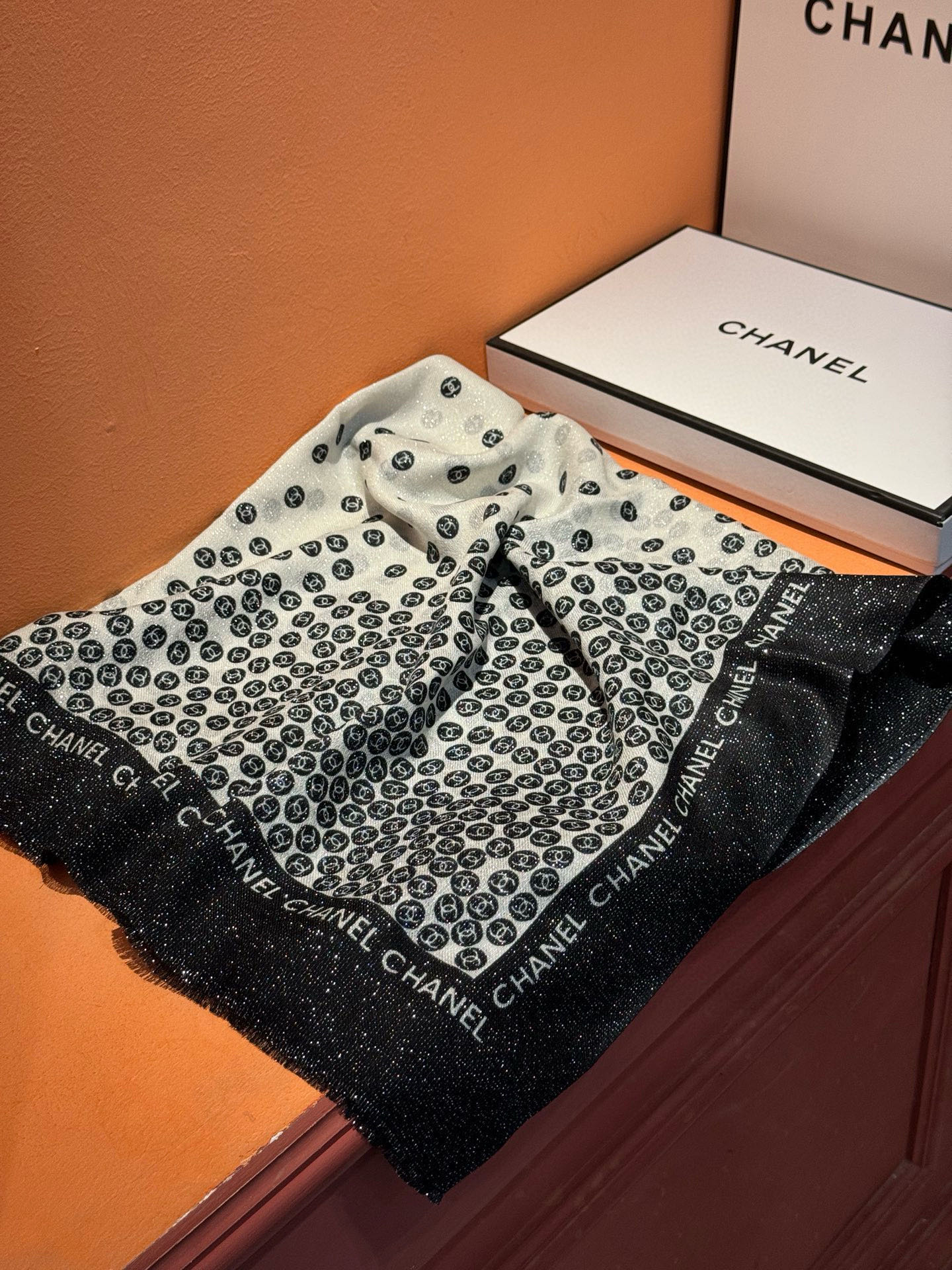  上新🌟 会发光发亮的围巾 💄💋新款客供银线💖羊绒面料长巾 😘美翻了流泪【小香银线图标】，御用殿堂级极品