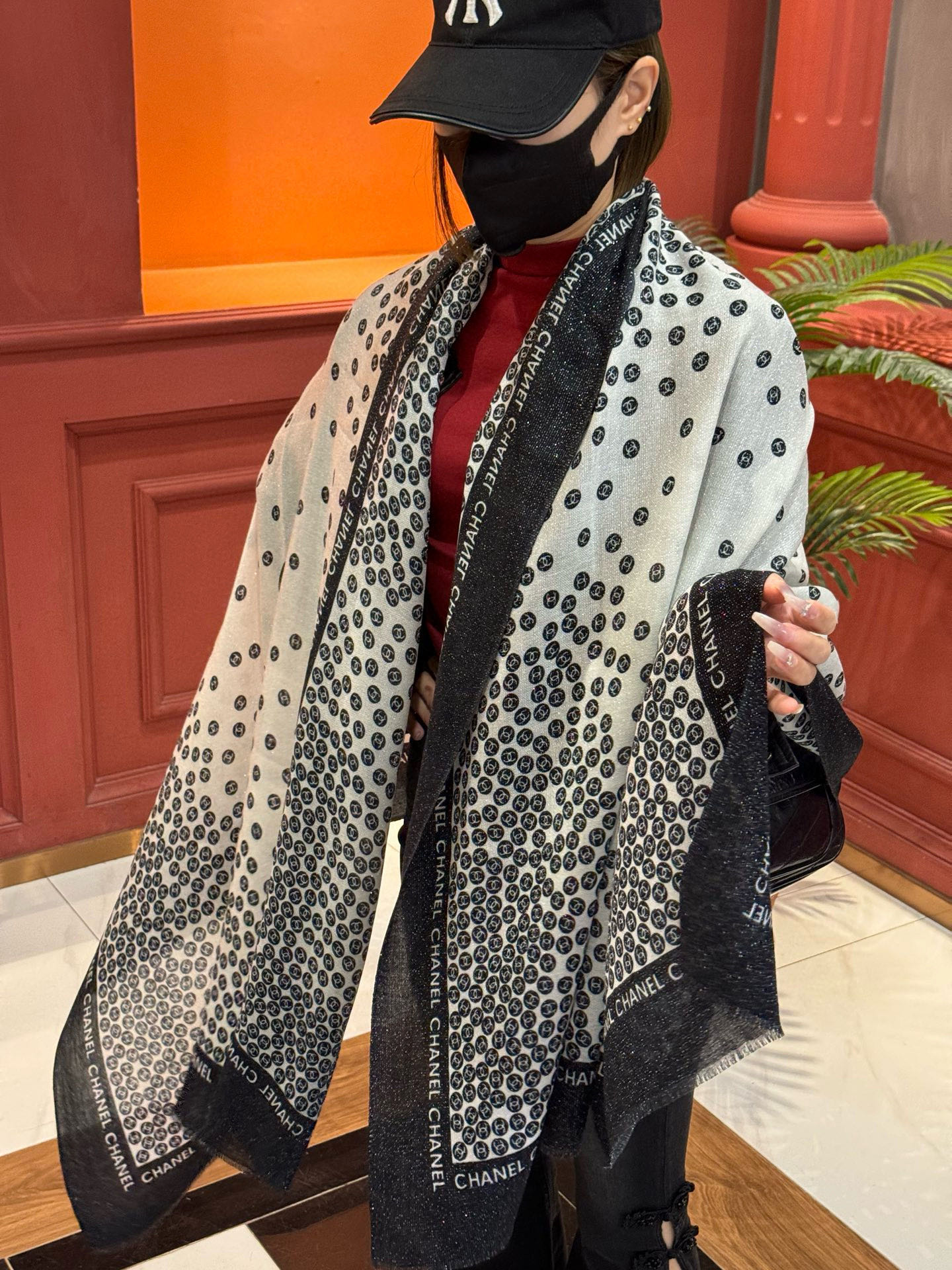  上新🌟 会发光发亮的围巾 💄💋新款客供银线💖羊绒面料长巾 😘美翻了流泪【小香银线图标】，御用殿堂级极品