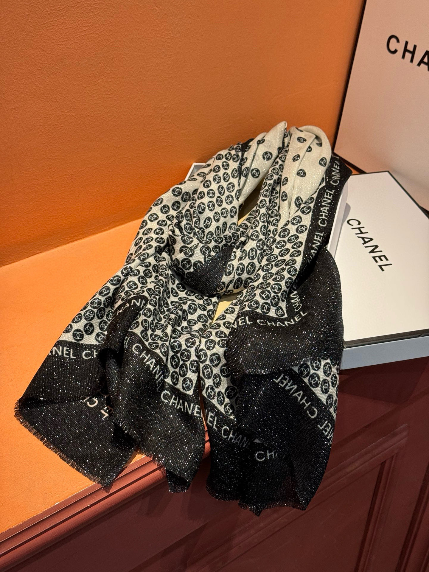  上新🌟 会发光发亮的围巾 💄💋新款客供银线💖羊绒面料长巾 😘美翻了流泪【小香银线图标】，御用殿堂级极品