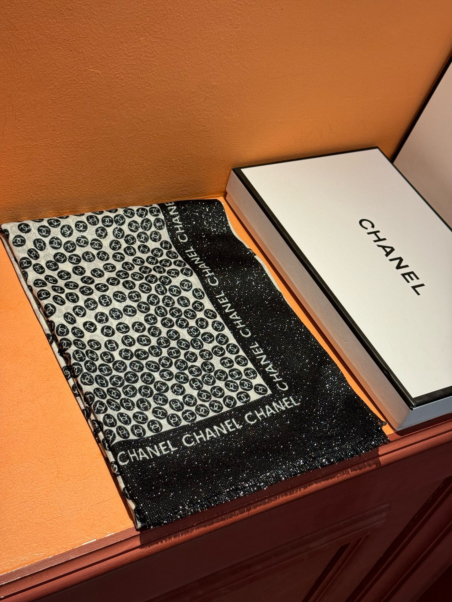  上新🌟 会发光发亮的围巾 💄💋新款客供银线💖羊绒面料长巾 😘美翻了流泪【小香银线图标】，御用殿堂级极品