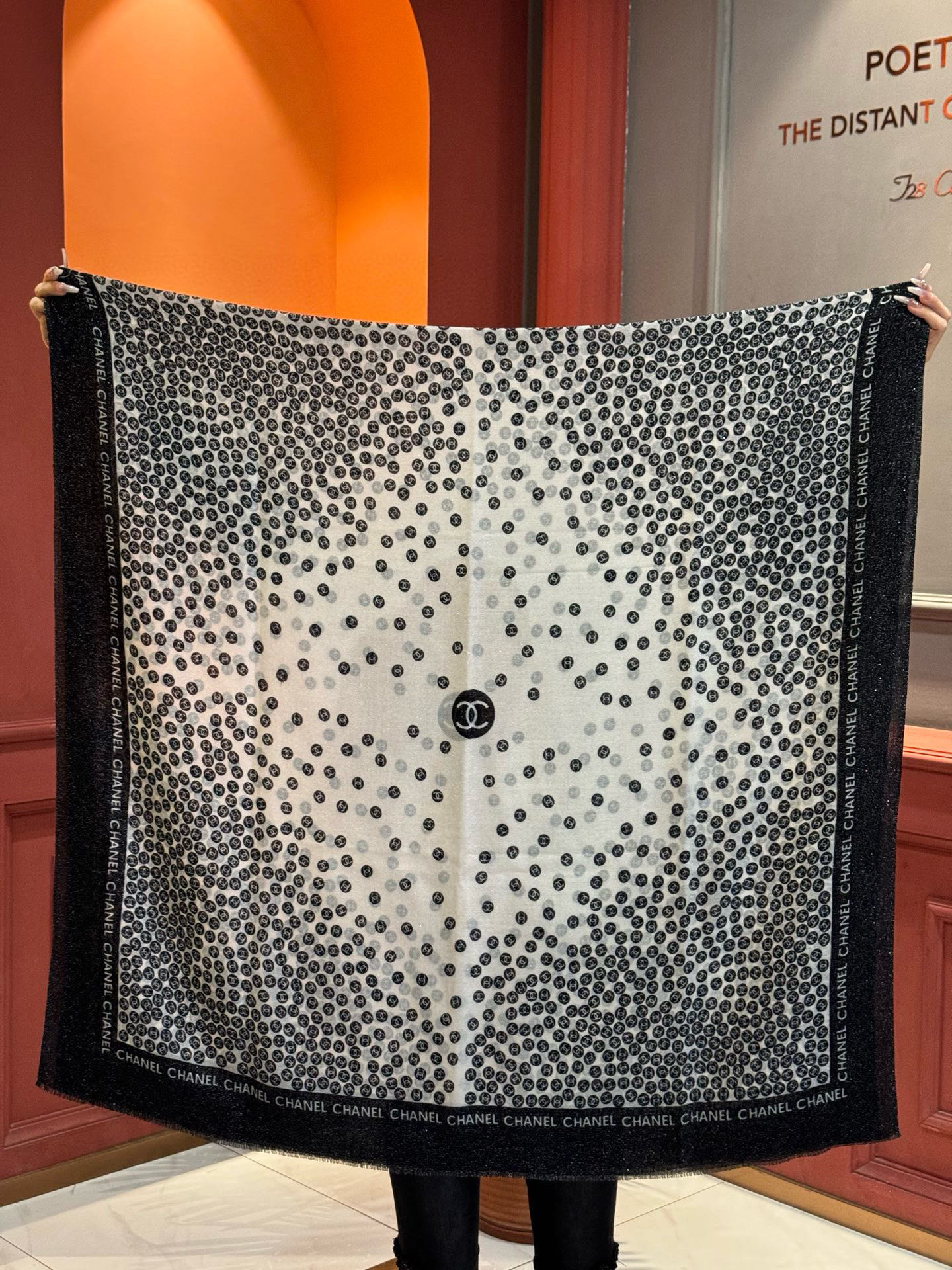  上新🌟 会发光发亮的围巾 💄💋新款客供银线💖羊绒面料长巾 😘美翻了流泪【小香银线图标】，御用殿堂级极品