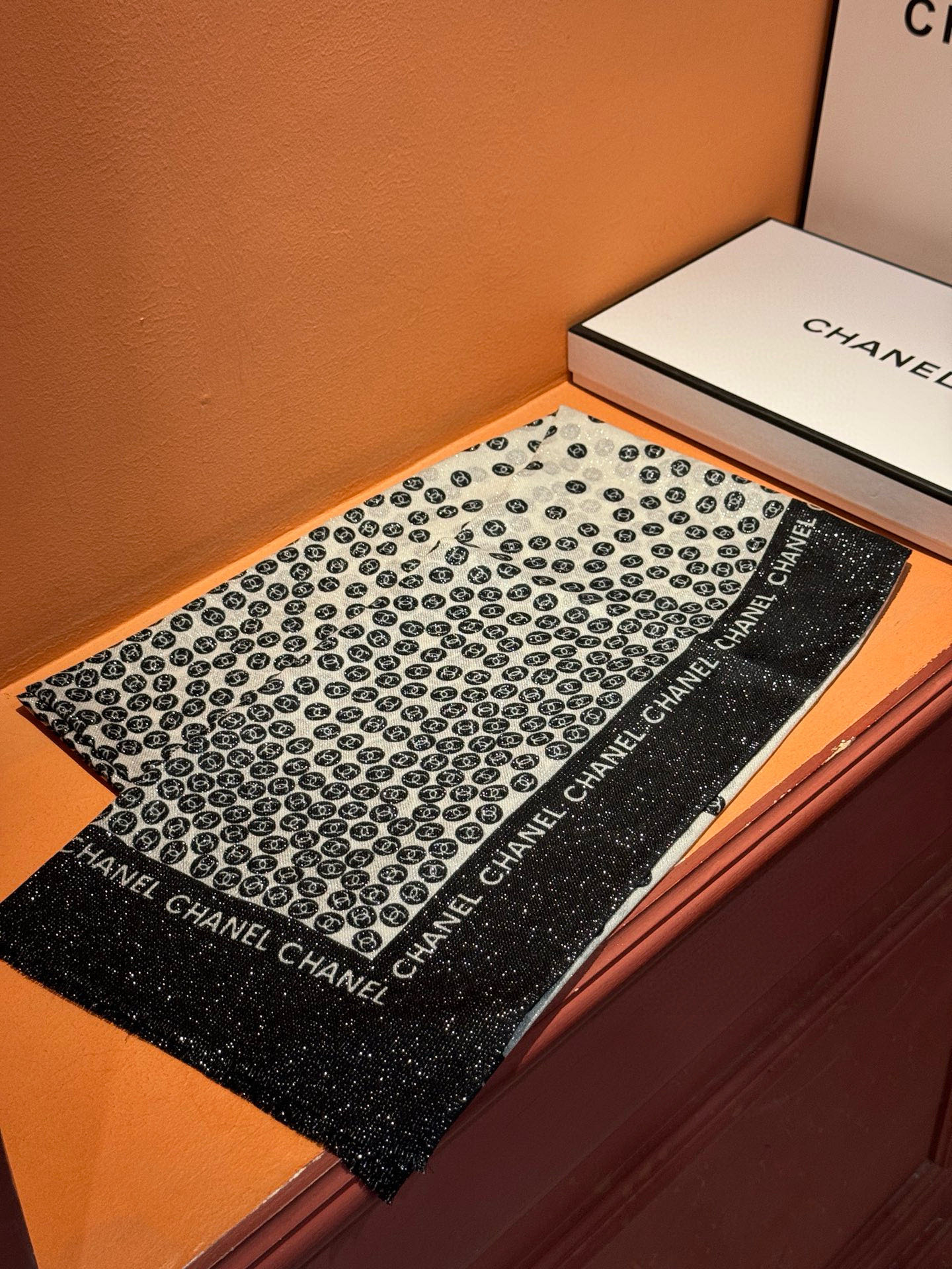  上新🌟 会发光发亮的围巾 💄💋新款客供银线💖羊绒面料长巾 😘美翻了流泪【小香银线图标】，御用殿堂级极品