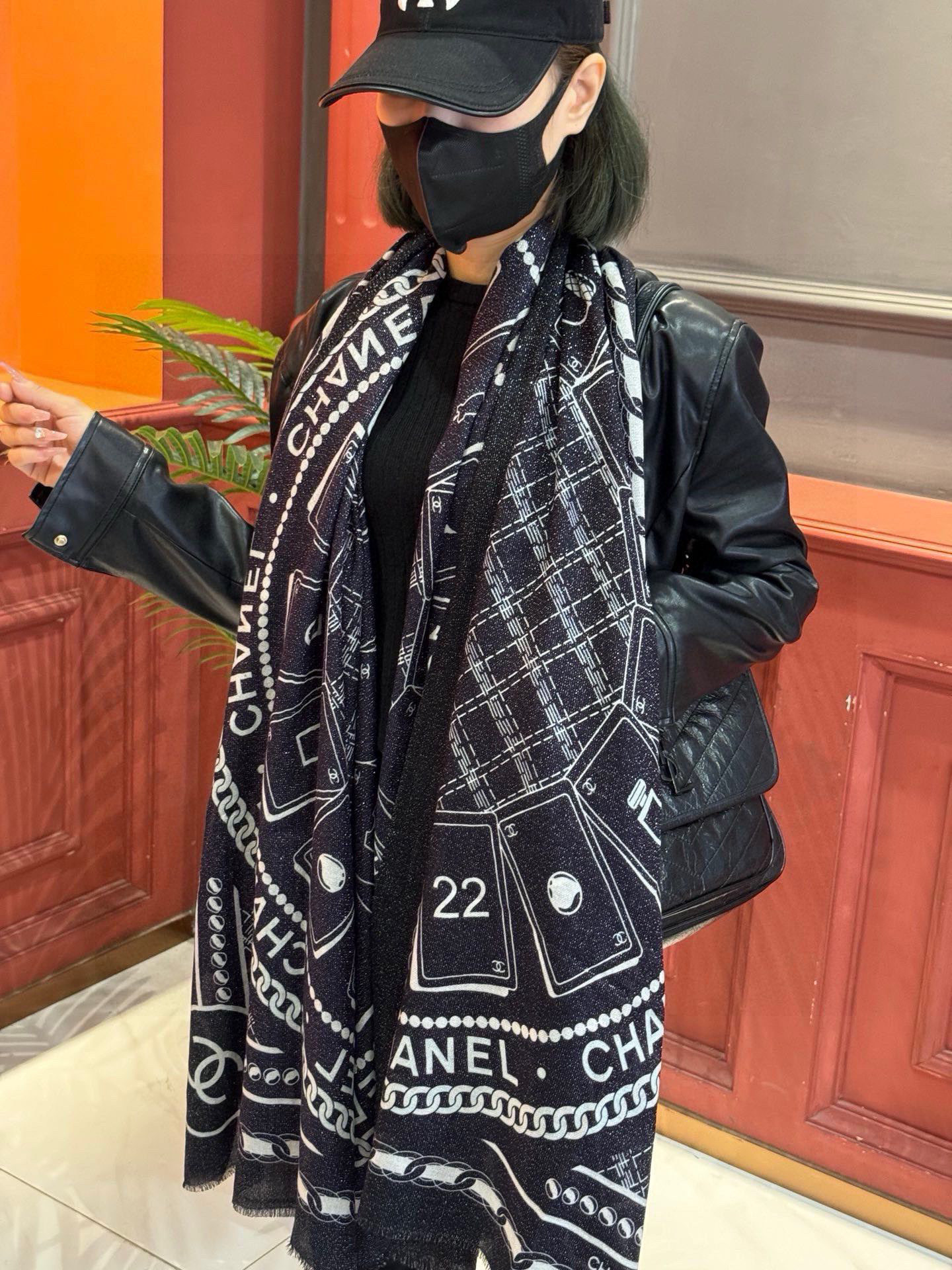  上新🌟 会发光发亮的围巾 💄💋新款客供银线💖羊绒面料长巾 😘美翻了流泪【小香银线图标】，御用殿堂级极品