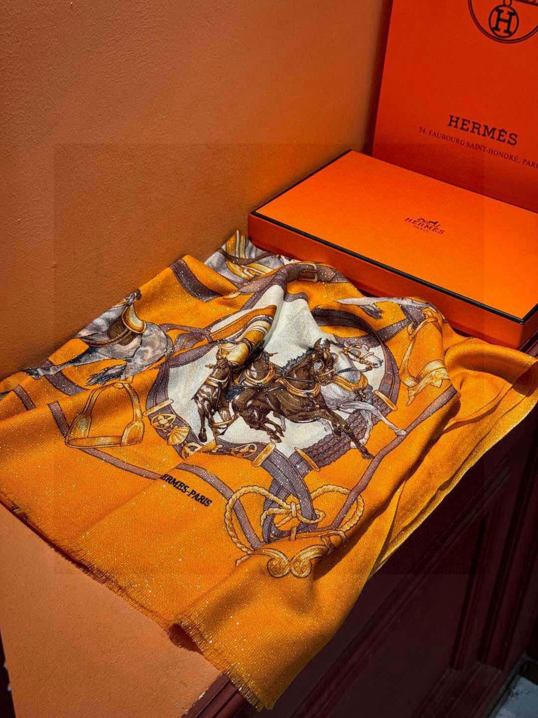   会发光发亮的围巾 新款🆕🏇🏇买了都说好看‼️推荐💕顶级工艺超值‼️爱马仕专柜爆款🎁💟立体呈现图案纹路