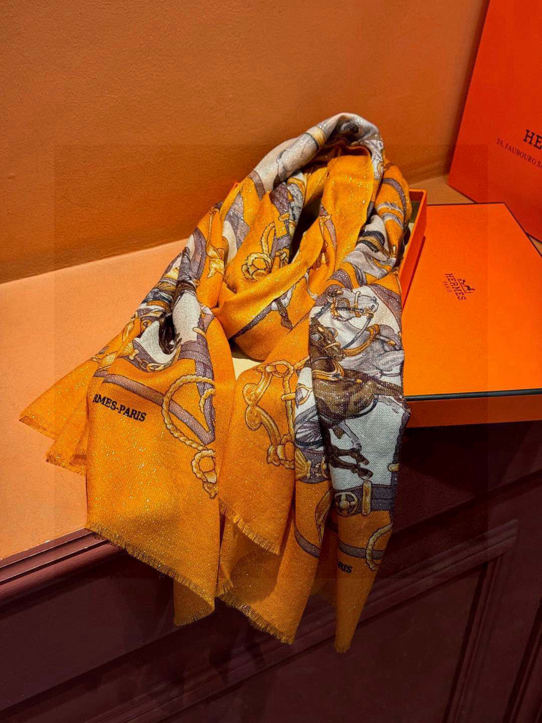  会发光发亮的围巾 新款🆕🏇🏇买了都说好看‼️推荐💕顶级工艺超值‼️爱马仕专柜爆款🎁💟立体呈现图案纹路