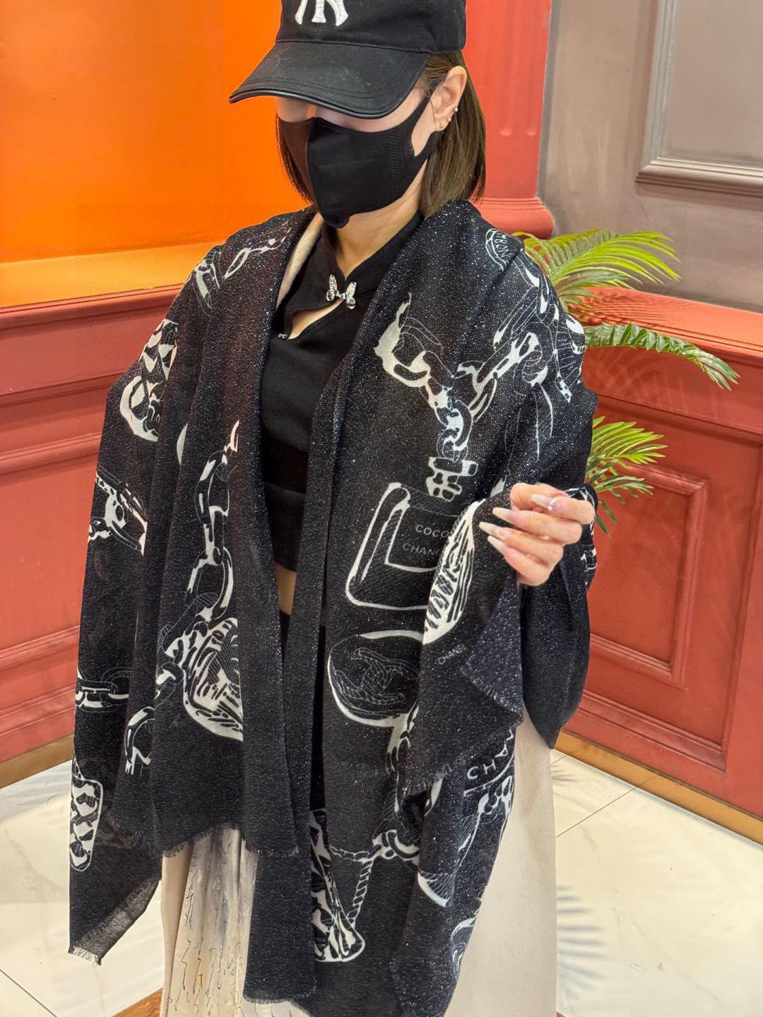  上新🌟 会发光发亮的围巾 💄💋新款客供银线💖羊绒面料长巾 😘美翻了流泪【小香银线图标】，御用殿堂级极品