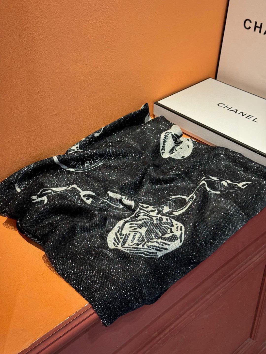  上新🌟 会发光发亮的围巾 💄💋新款客供银线💖羊绒面料长巾 😘美翻了流泪【小香银线图标】，御用殿堂级极品