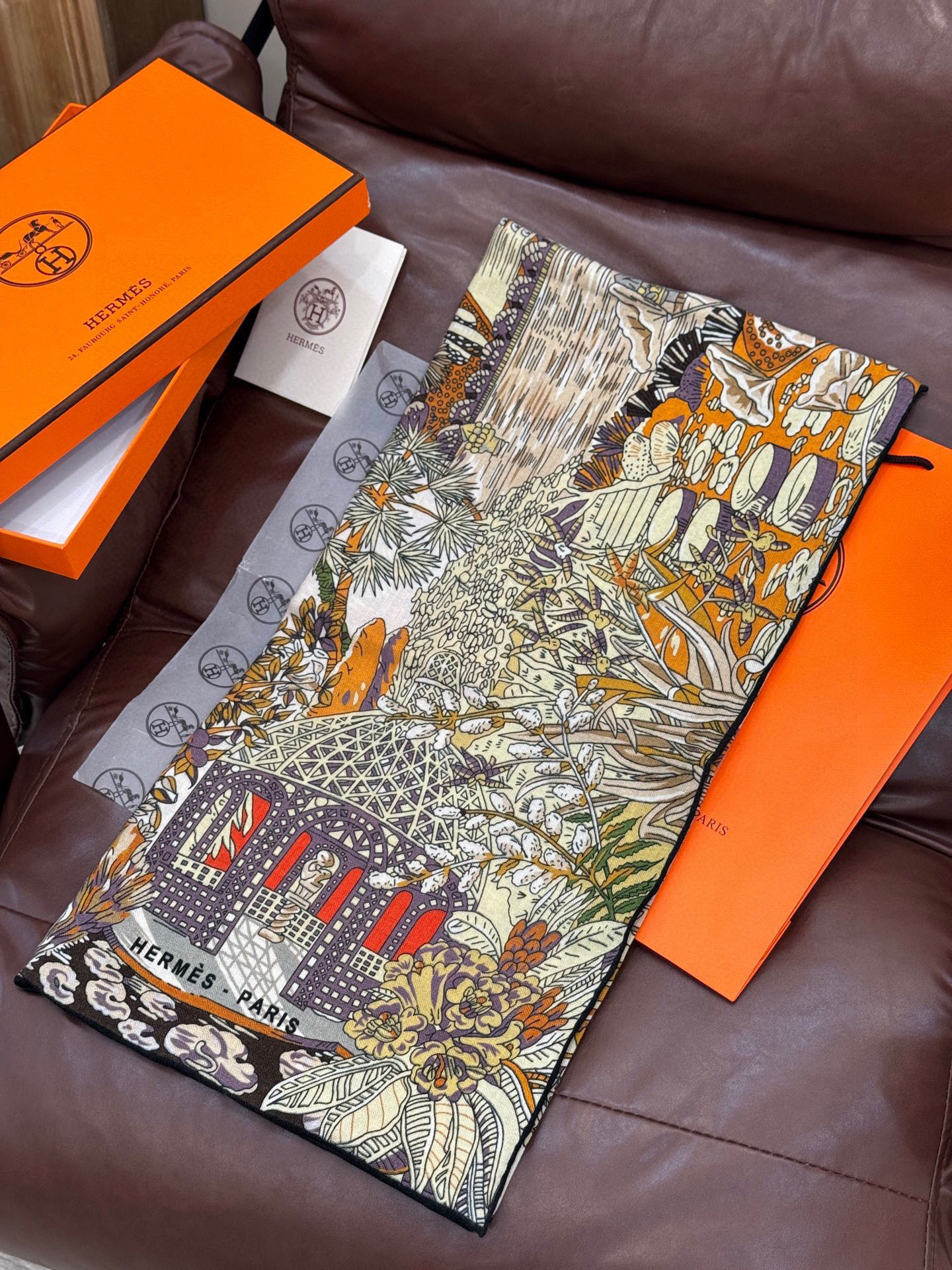  💟2025年秋冬抢先 上新💞【双面同色丝毛方巾】手工卷边山羊绒和真丝混纺披肩（70%山羊绒，30%桑蚕