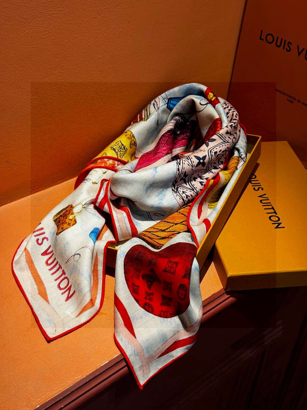 ❄【双面同色】原单Lv140cm丝绒方巾，《热气球》，本款方巾全新加入 U价🉐️ and Away 系列