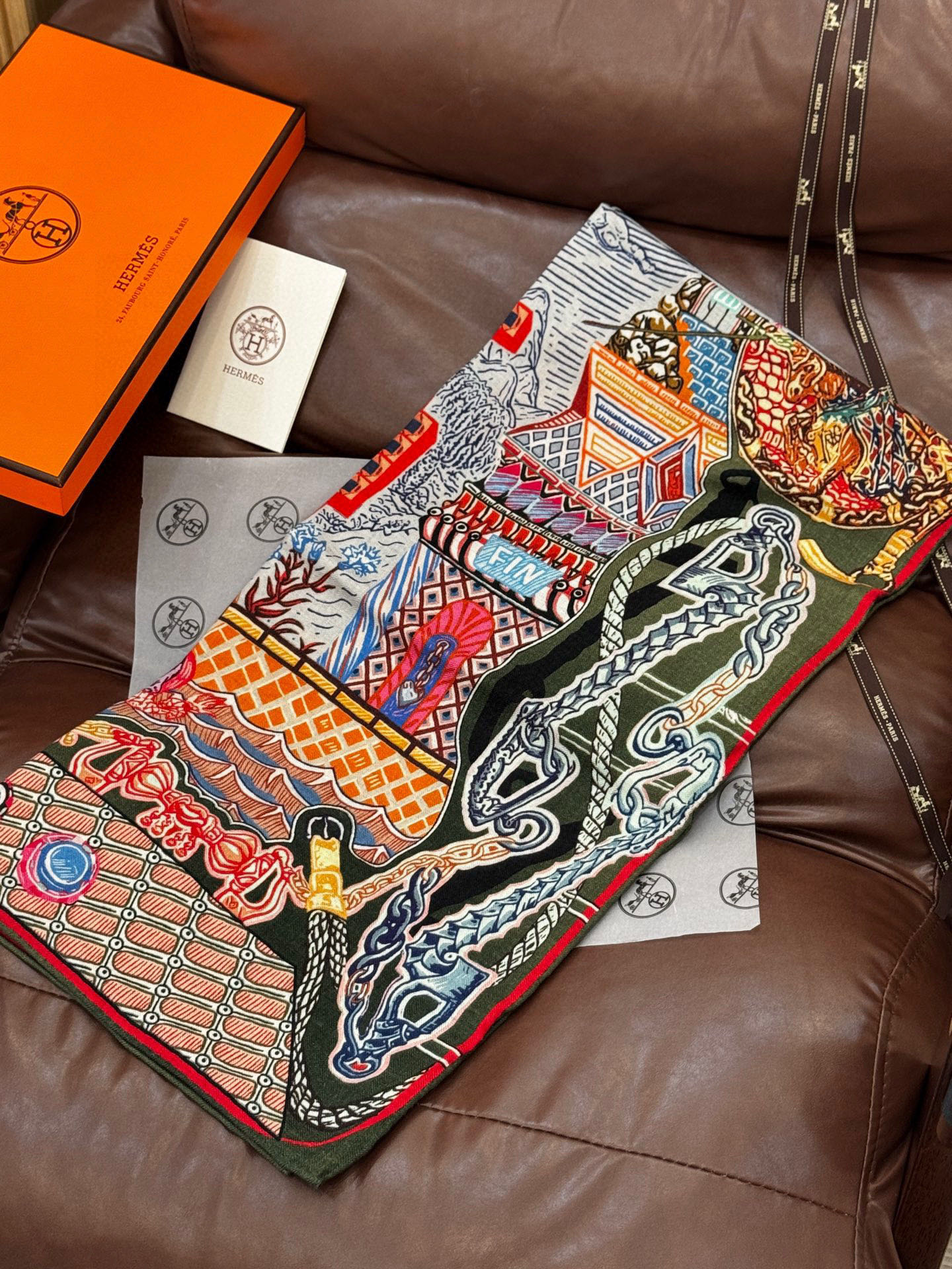  新款 秋冬搭配利器❗️顶级双面同色真丝羊绒披肩！！点睛精彩，图案和配色都超级喜欢，又一款双面配色工艺设