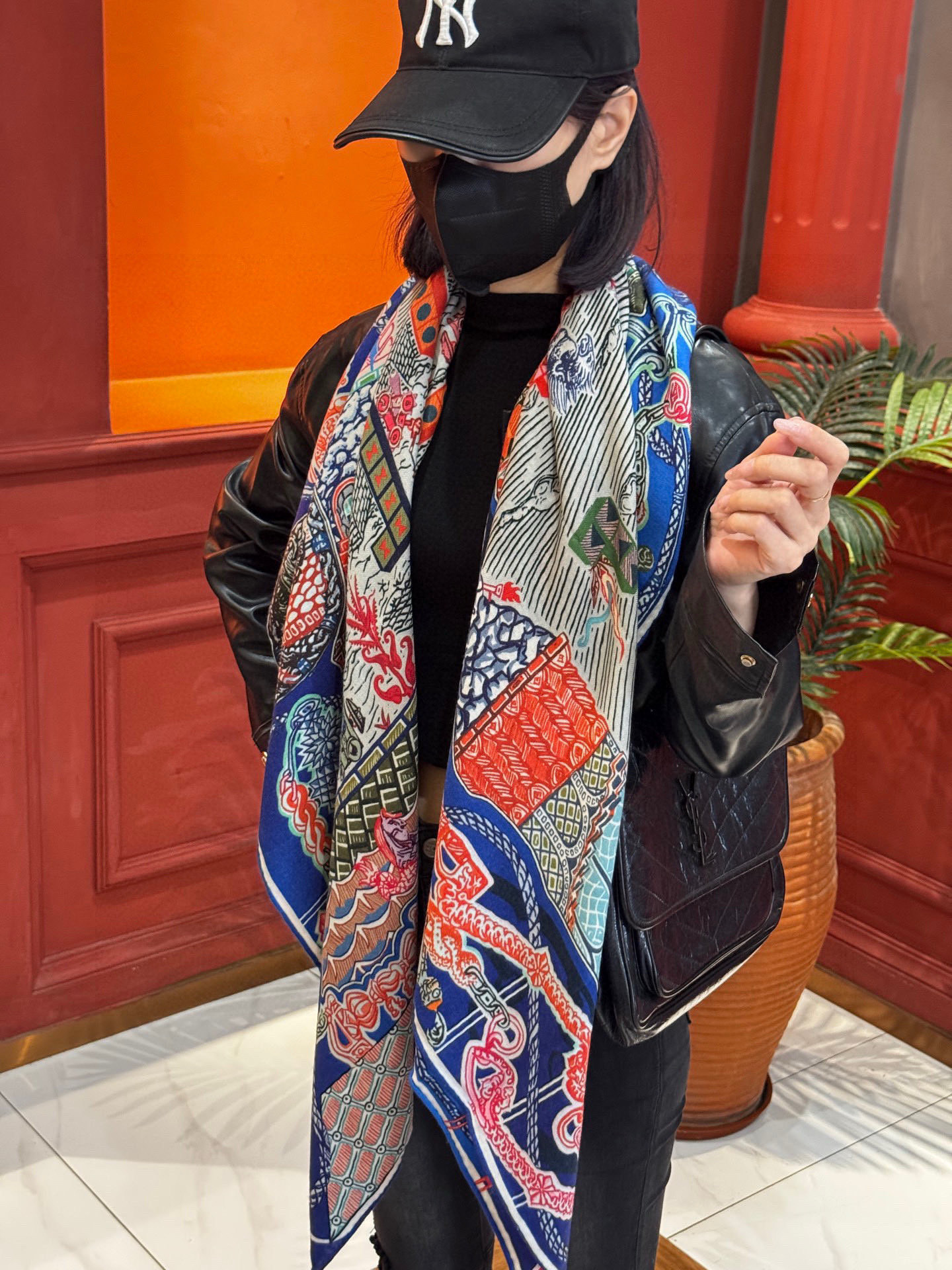  新款 秋冬搭配利器❗️顶级双面同色真丝羊绒披肩！！点睛精彩，图案和配色都超级喜欢，又一款双面配色工艺设