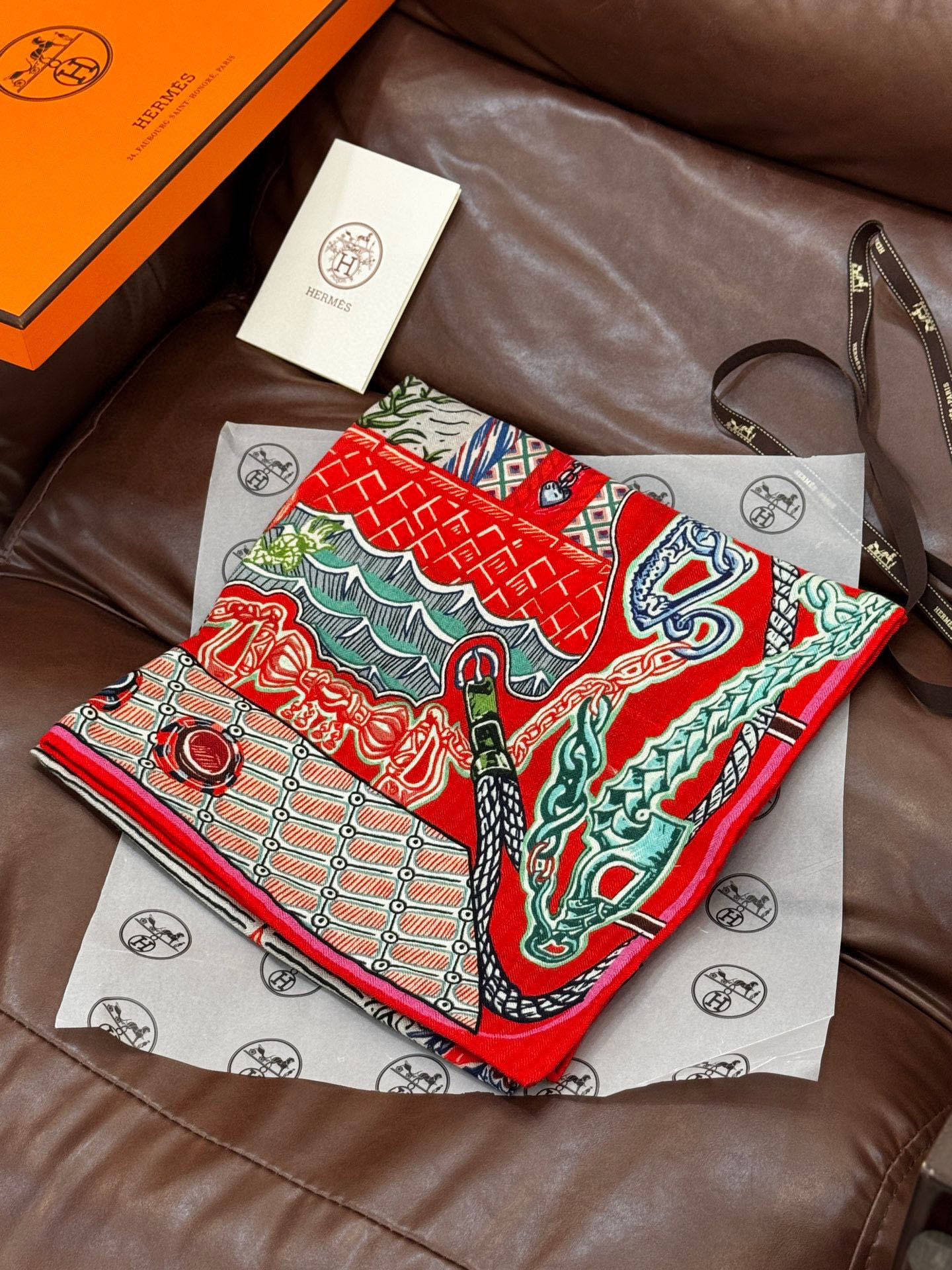  新款 秋冬搭配利器❗️顶级双面同色真丝羊绒披肩！！点睛精彩，图案和配色都超级喜欢，又一款双面配色工艺设