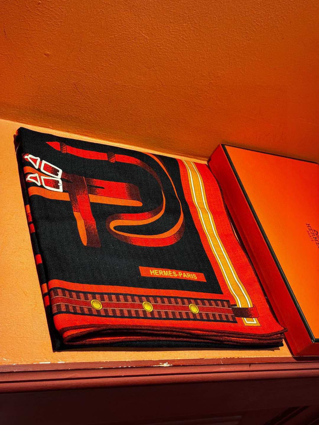 ❄️【双面同色】原单爱马仕140cm丝绒方巾💕 《马术密匙》，十九世纪的商品图录汇集了手工匠们的系列产品