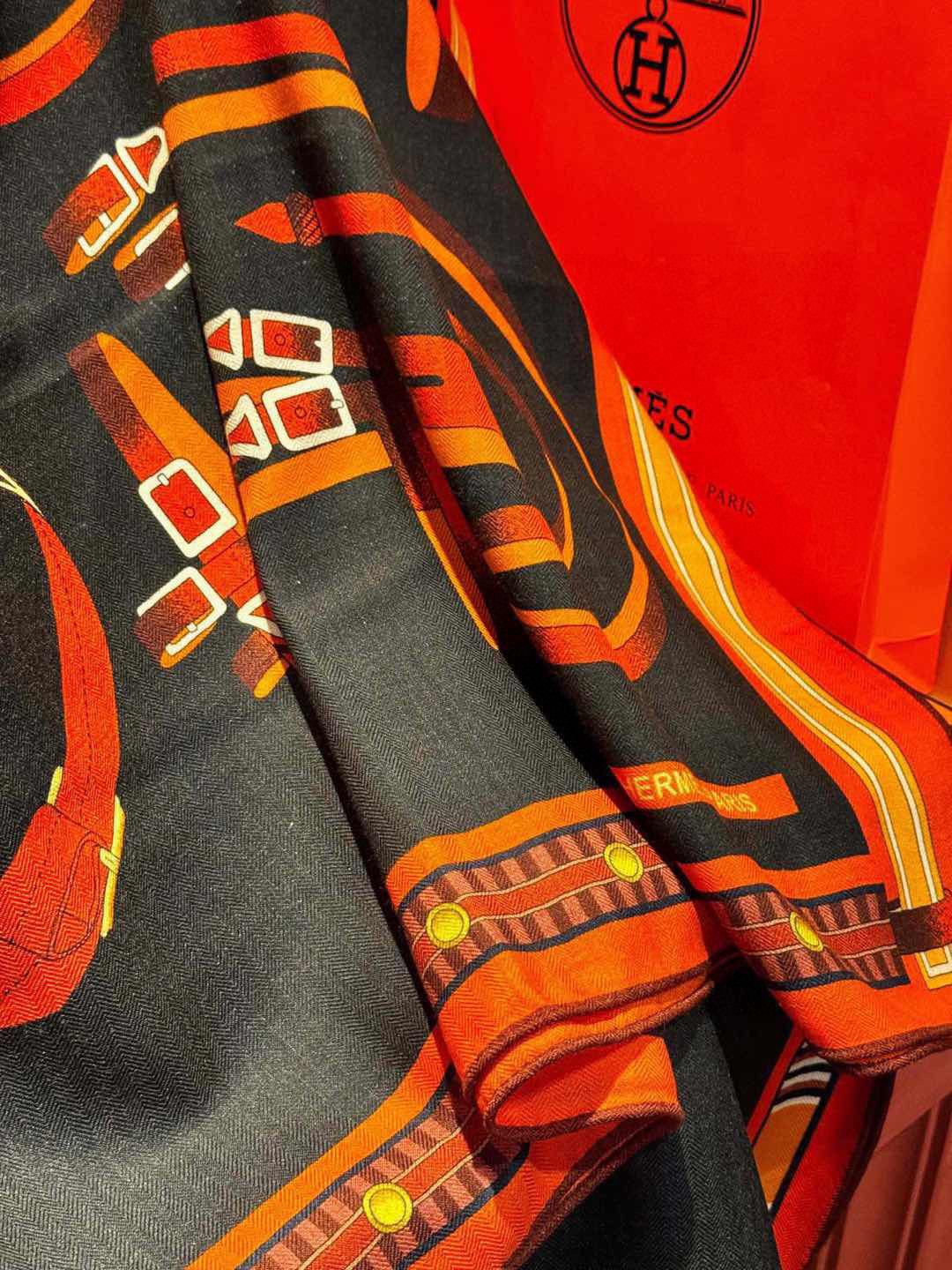 ❄️【双面同色】原单爱马仕140cm丝绒方巾💕 《马术密匙》，十九世纪的商品图录汇集了手工匠们的系列产品