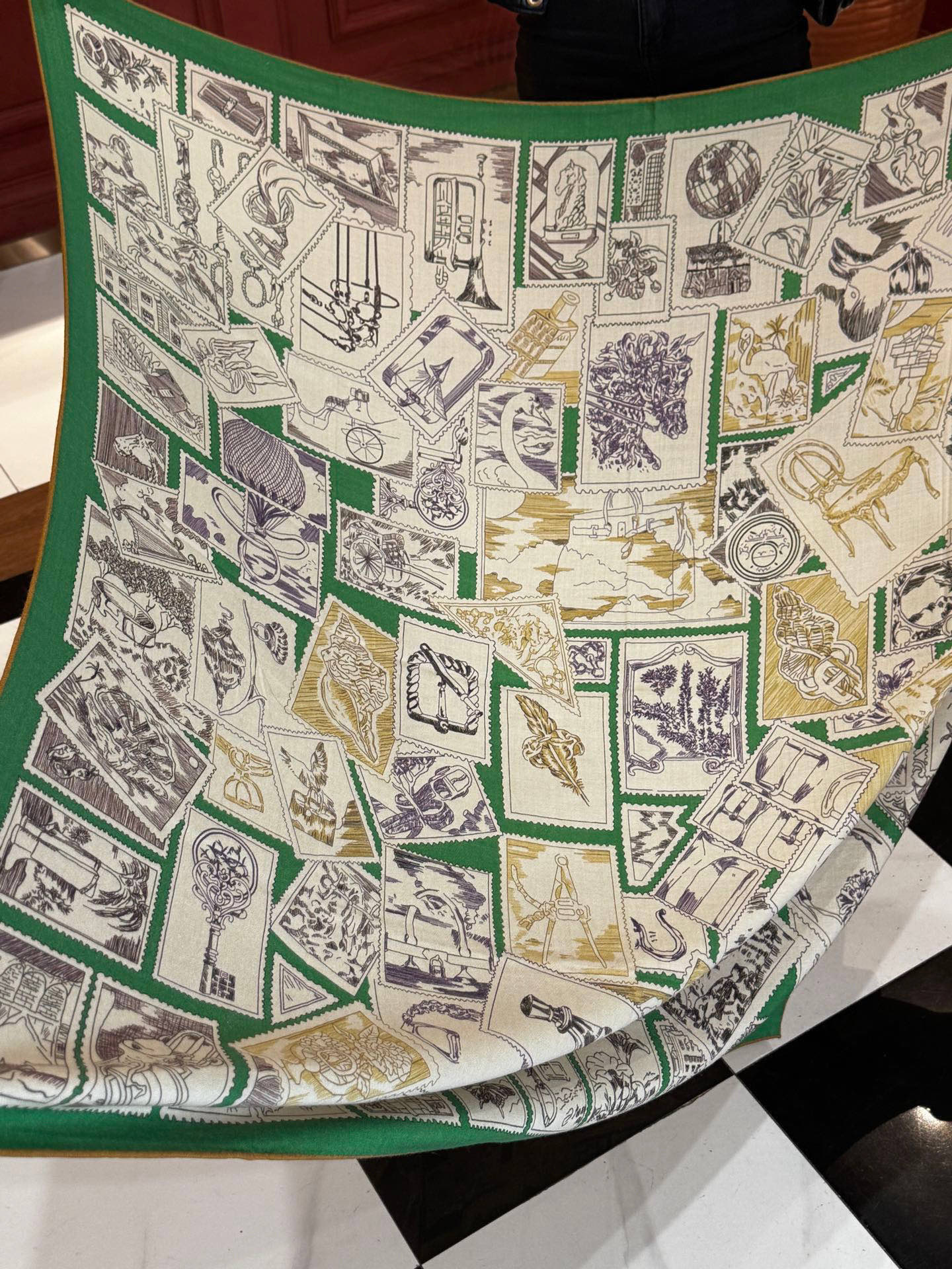  💟2025年秋冬抢先 上新💞【双面同色丝毛方巾】手工卷边山羊绒和真丝混纺披肩（70%山羊绒，30%桑蚕