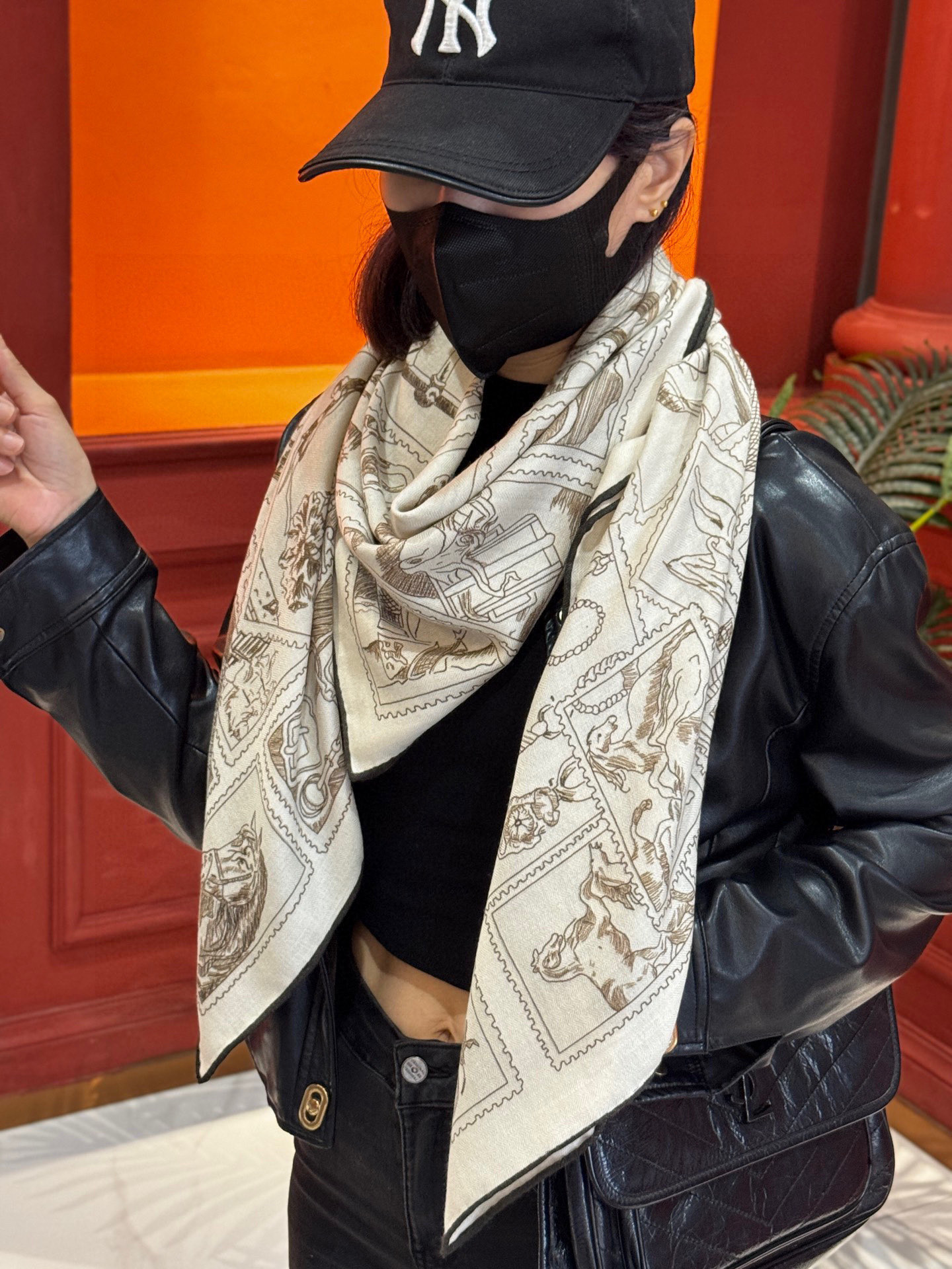  💟2025年秋冬抢先 上新💞【双面同色丝毛方巾】手工卷边山羊绒和真丝混纺披肩（70%山羊绒，30%桑蚕