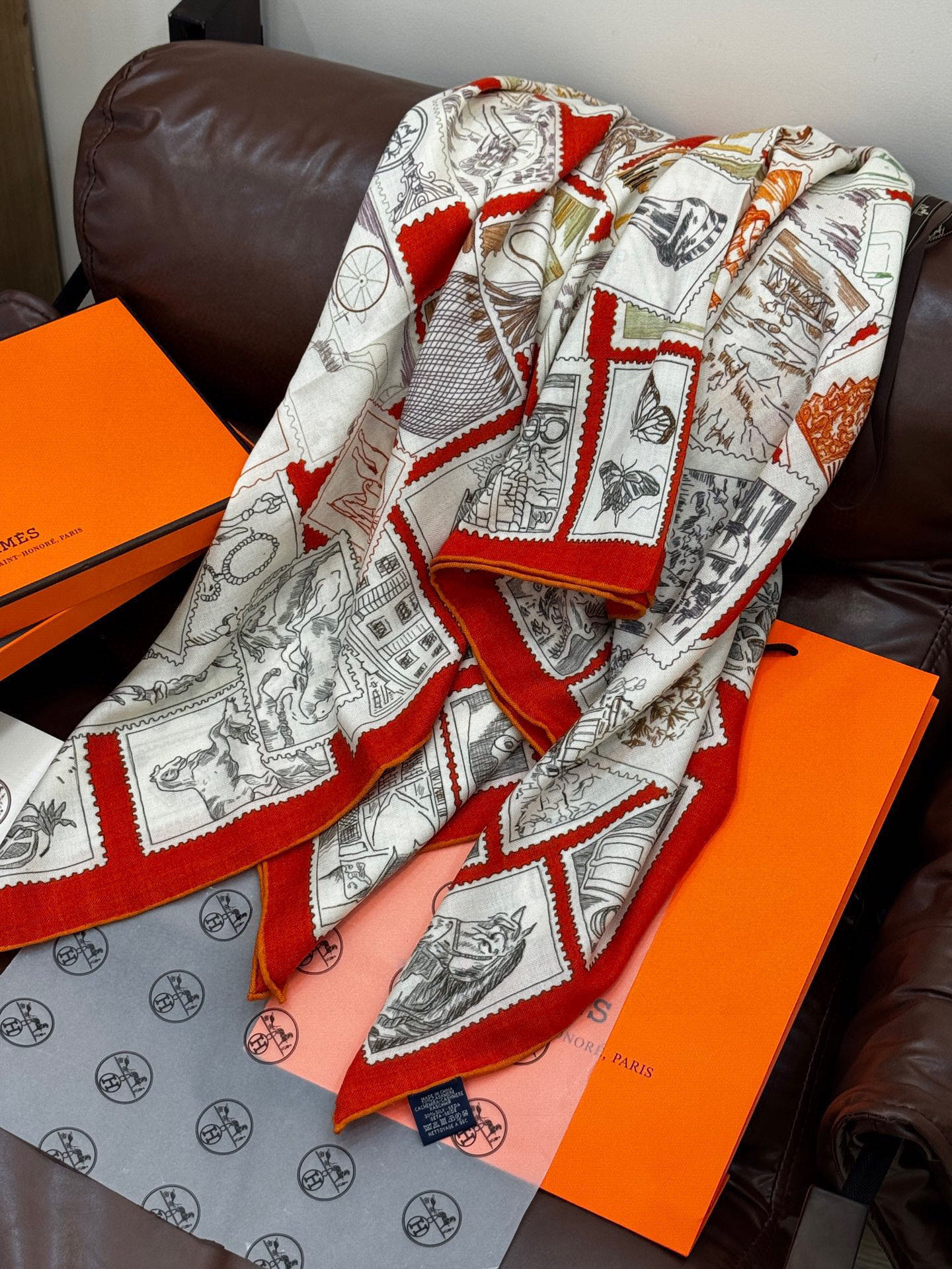  💟2025年秋冬抢先 上新💞【双面同色丝毛方巾】手工卷边山羊绒和真丝混纺披肩（70%山羊绒，30%桑蚕