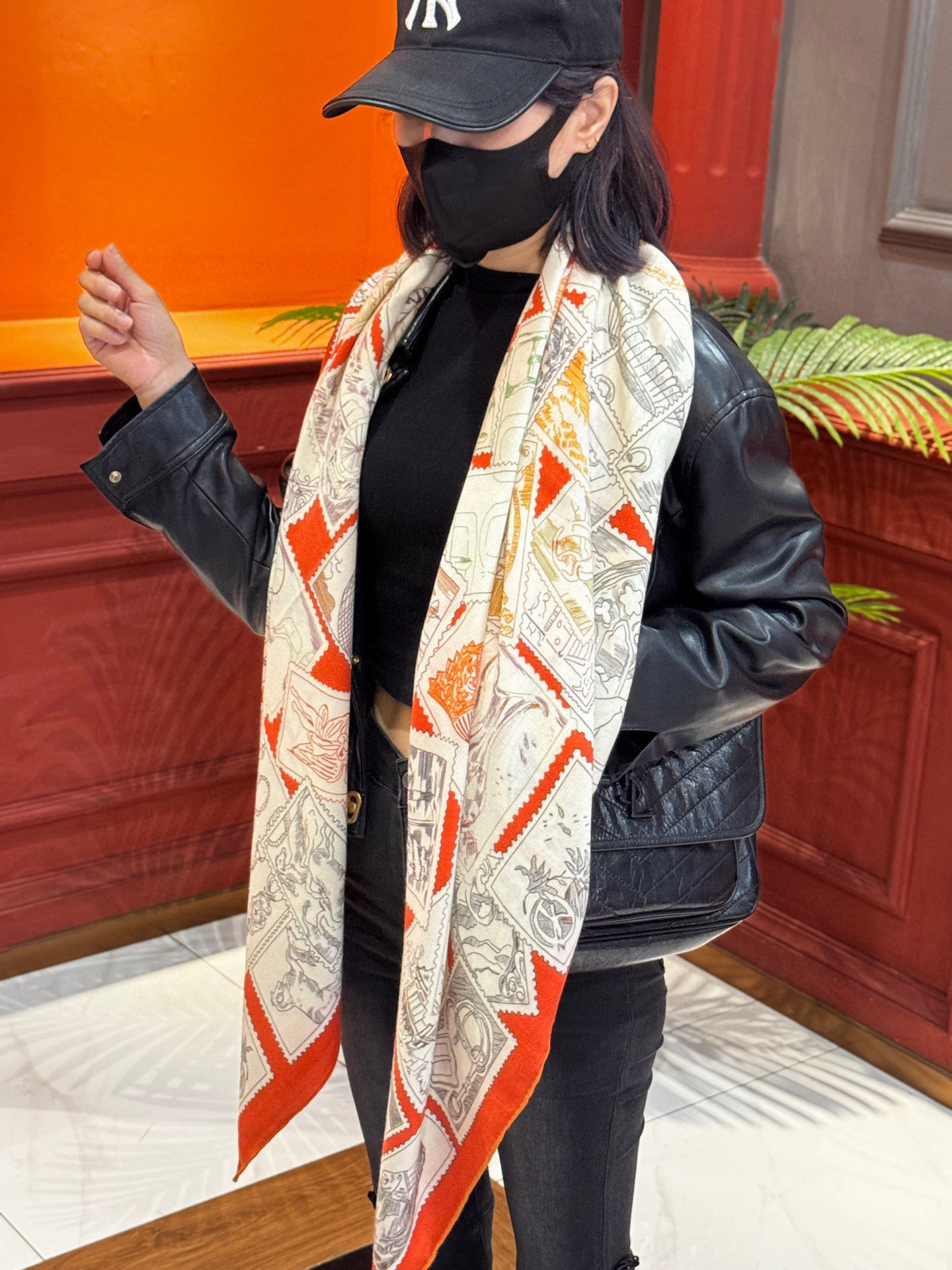  💟2025年秋冬抢先 上新💞【双面同色丝毛方巾】手工卷边山羊绒和真丝混纺披肩（70%山羊绒，30%桑蚕