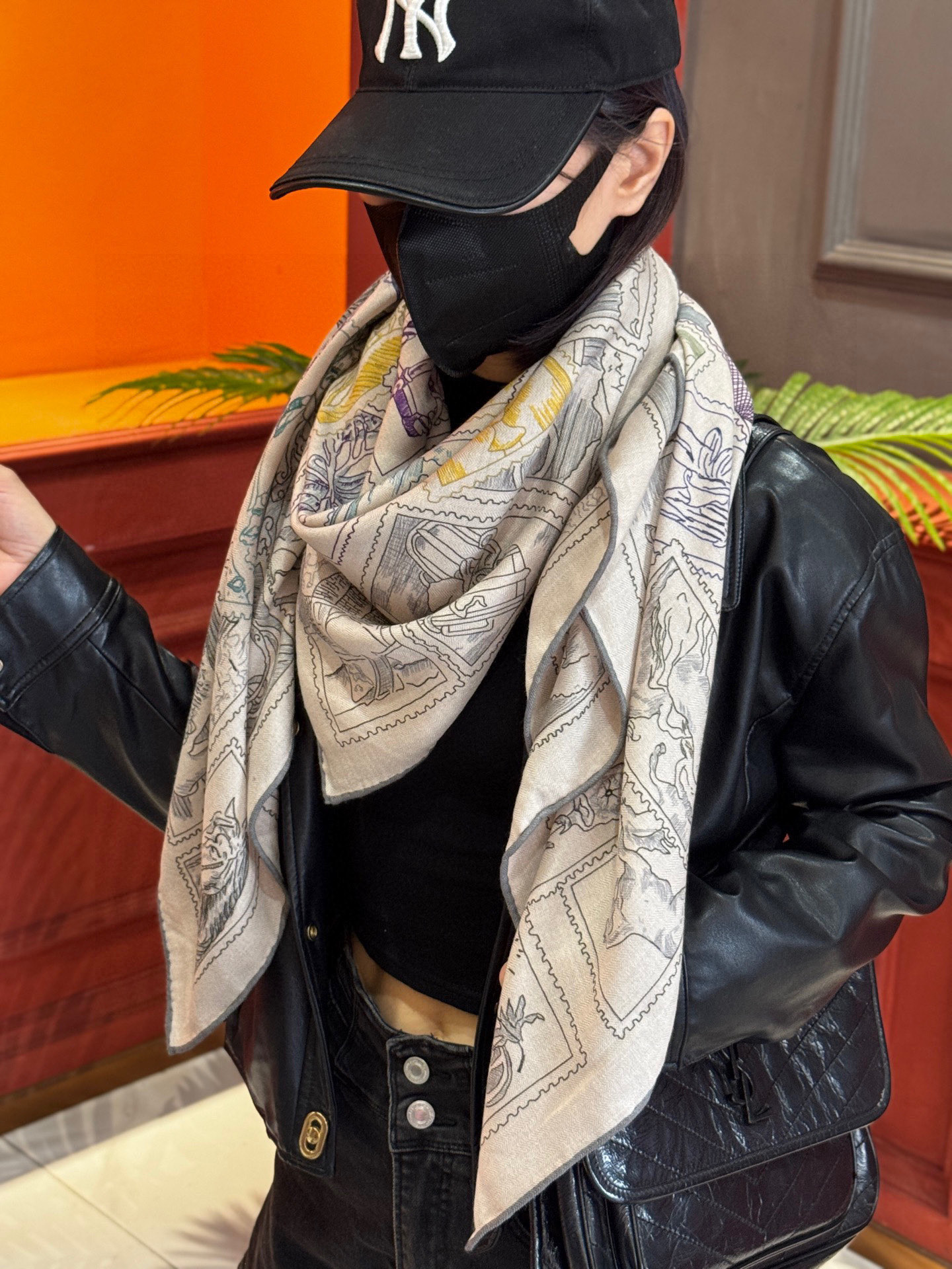  💟2025年秋冬抢先 上新💞【双面同色丝毛方巾】手工卷边山羊绒和真丝混纺披肩（70%山羊绒，30%桑蚕