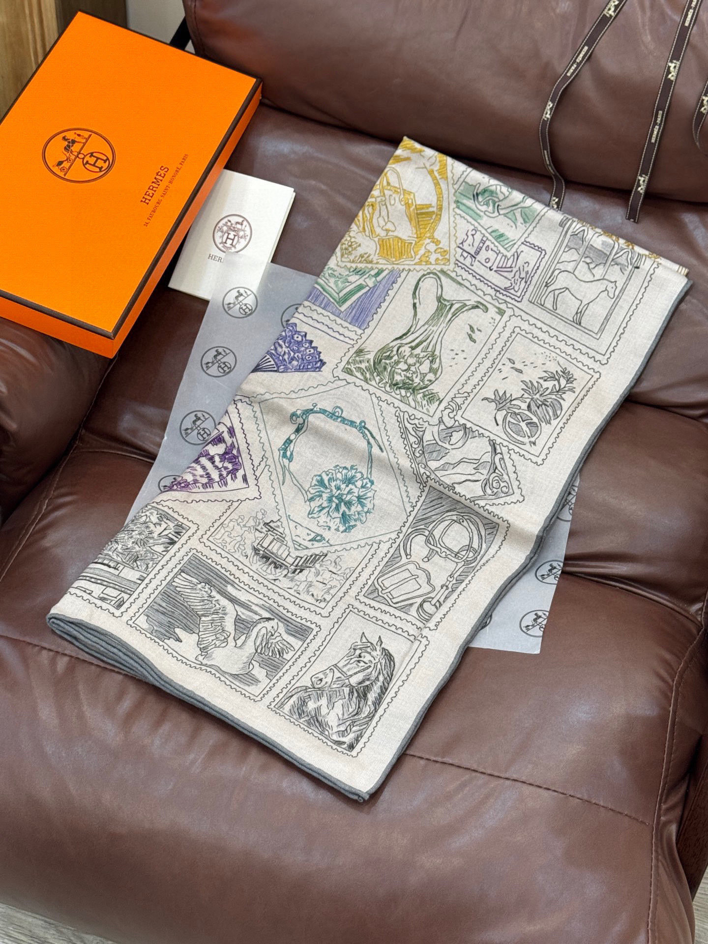  💟2025年秋冬抢先 上新💞【双面同色丝毛方巾】手工卷边山羊绒和真丝混纺披肩（70%山羊绒，30%桑蚕