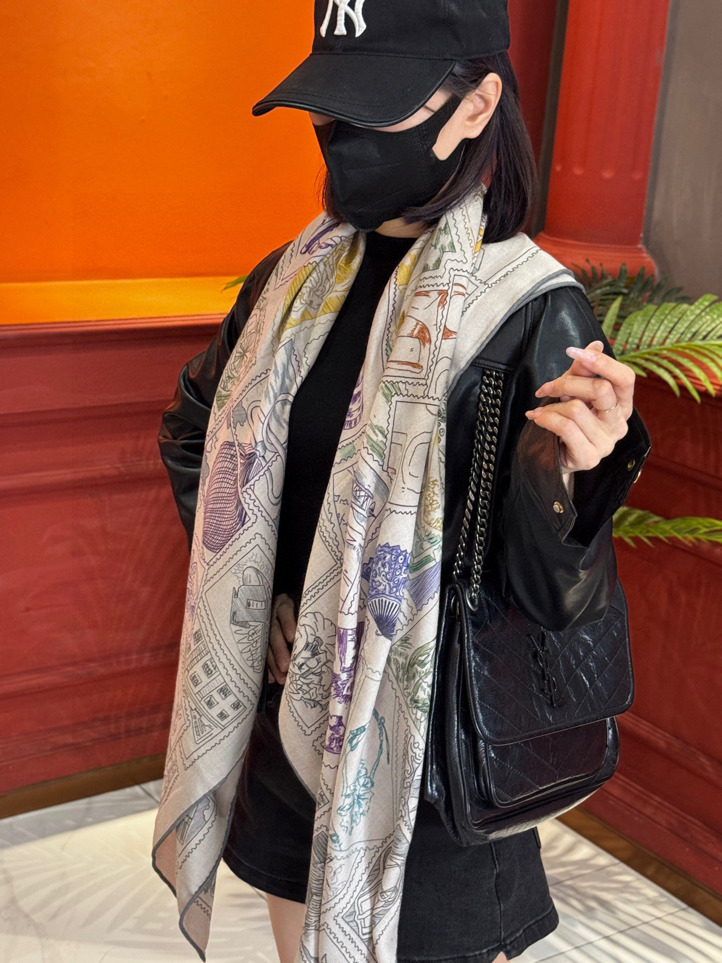  💟2025年秋冬抢先 上新💞【双面同色丝毛方巾】手工卷边山羊绒和真丝混纺披肩（70%山羊绒，30%桑蚕