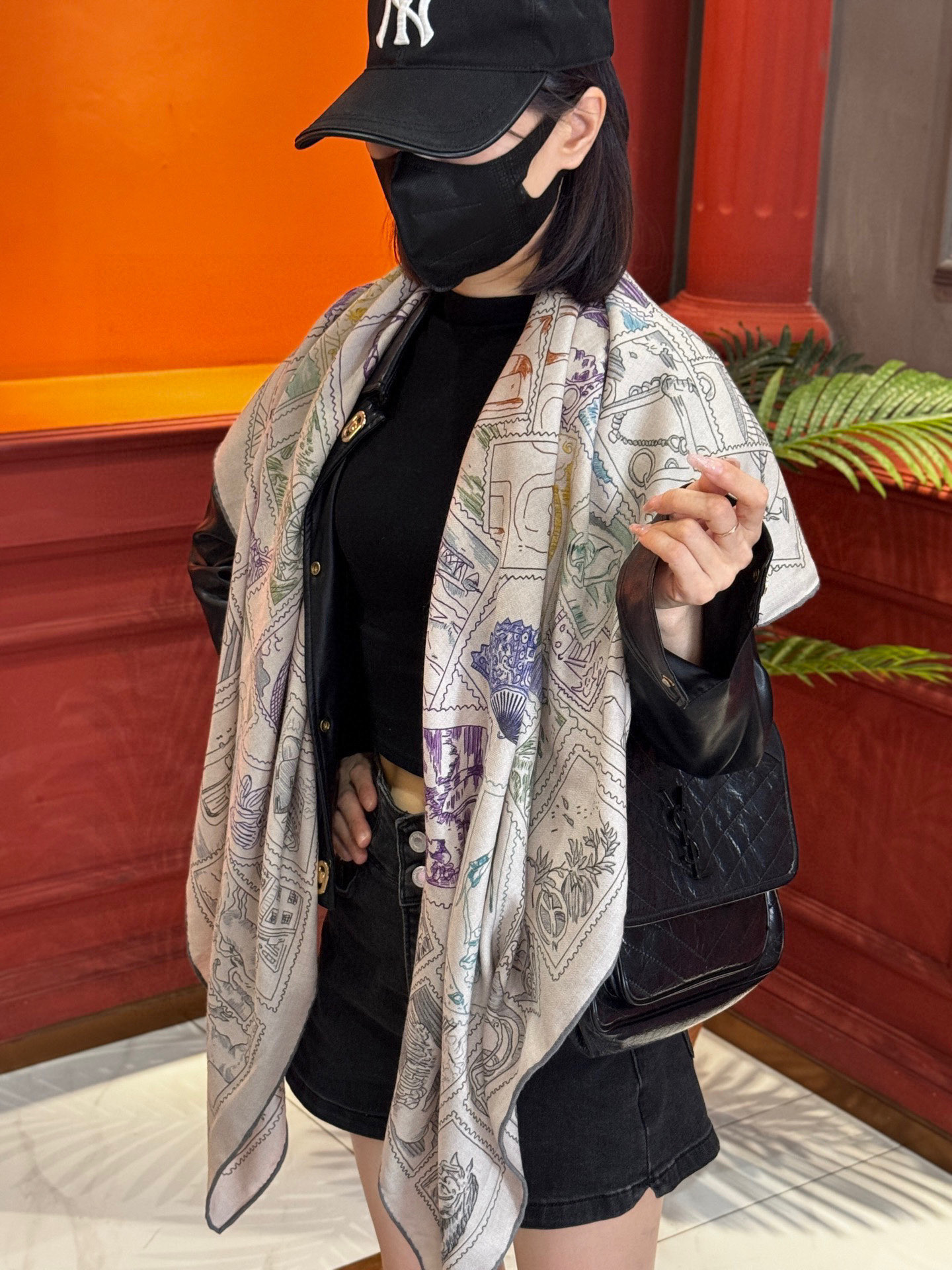  💟2025年秋冬抢先 上新💞【双面同色丝毛方巾】手工卷边山羊绒和真丝混纺披肩（70%山羊绒，30%桑蚕