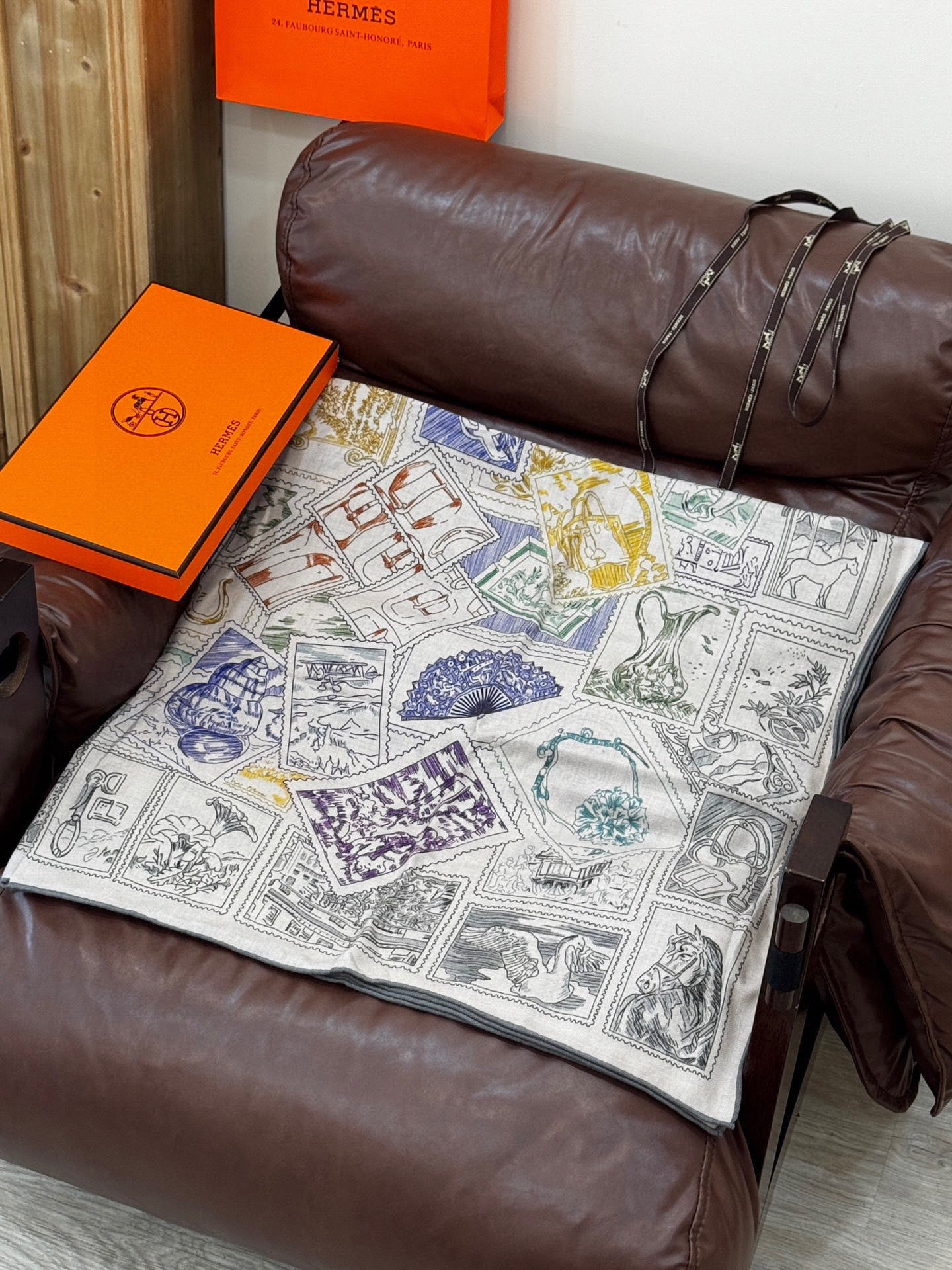  💟2025年秋冬抢先 上新💞【双面同色丝毛方巾】手工卷边山羊绒和真丝混纺披肩（70%山羊绒，30%桑蚕