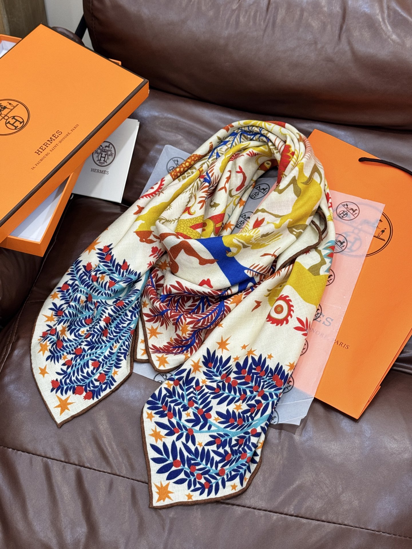 羊绒新款🆕👏👏买了都说好看‼️推荐💕爱马仕双面同色羊绒方巾【玛雅森林双面同色140】，顶级工艺超值‼️爱