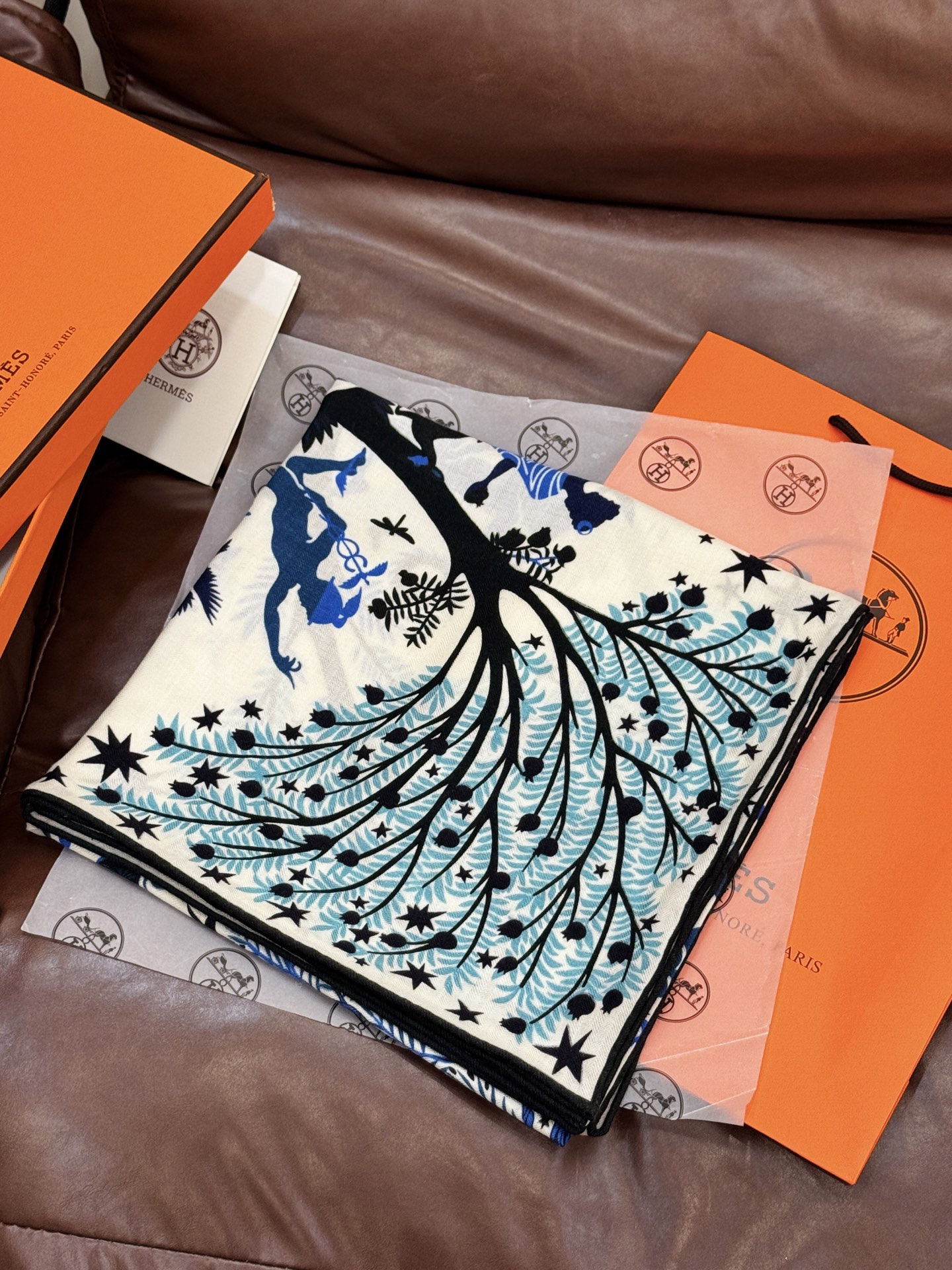 羊绒新款🆕👏👏买了都说好看‼️推荐💕爱马仕双面同色羊绒方巾【玛雅森林双面同色140】，顶级工艺超值‼️爱