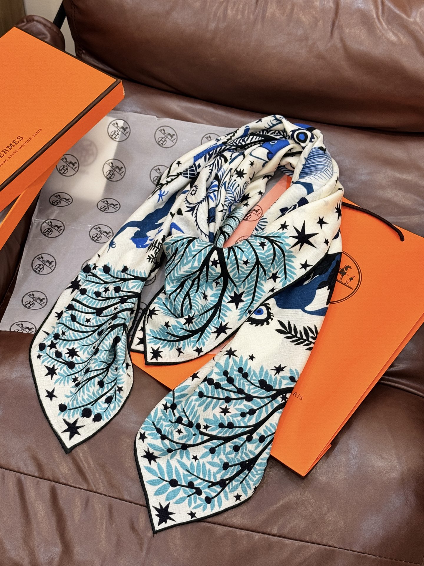 羊绒新款🆕👏👏买了都说好看‼️推荐💕爱马仕双面同色羊绒方巾【玛雅森林双面同色140】，顶级工艺超值‼️爱