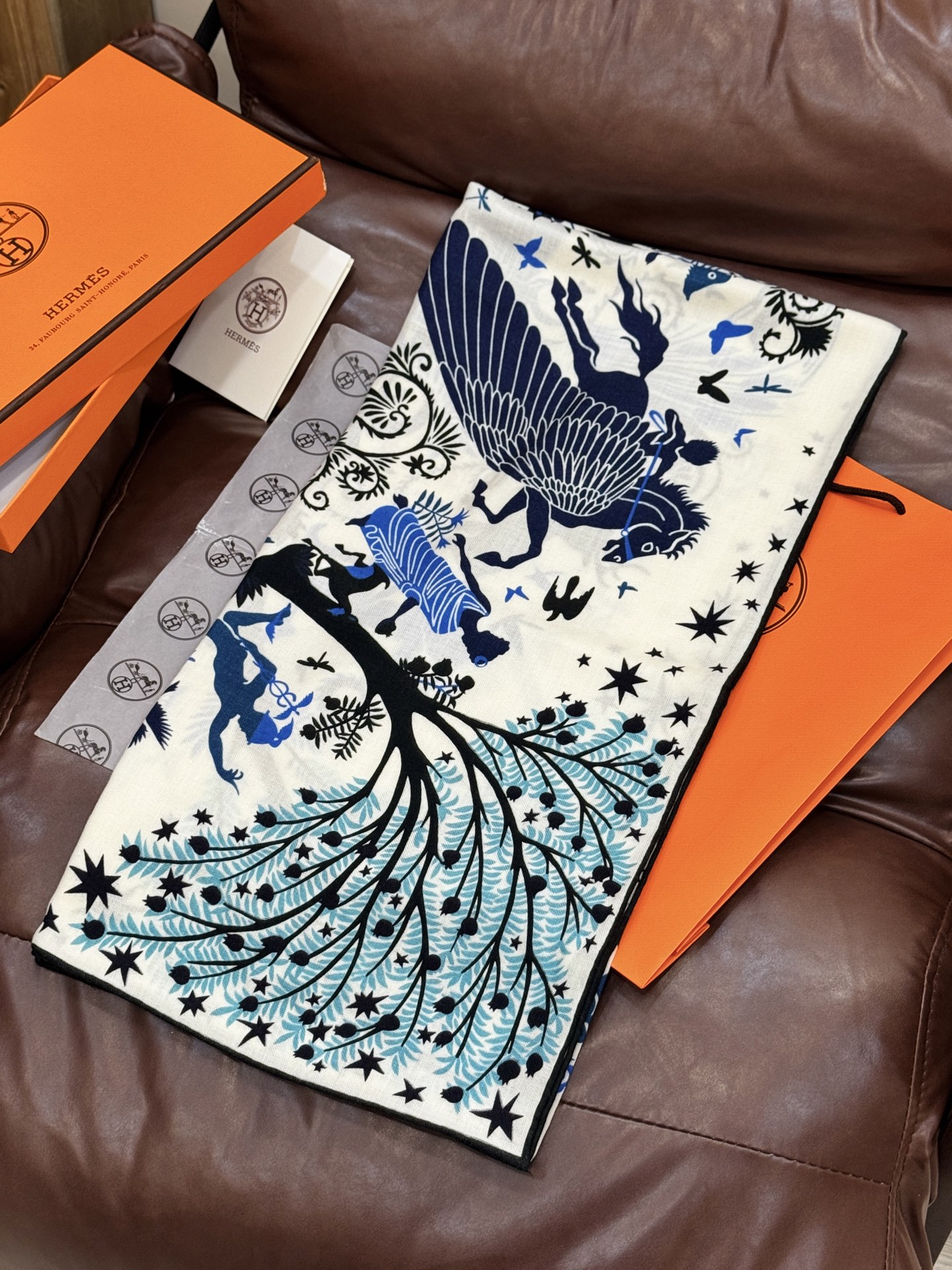 羊绒新款🆕👏👏买了都说好看‼️推荐💕爱马仕双面同色羊绒方巾【玛雅森林双面同色140】，顶级工艺超值‼️爱