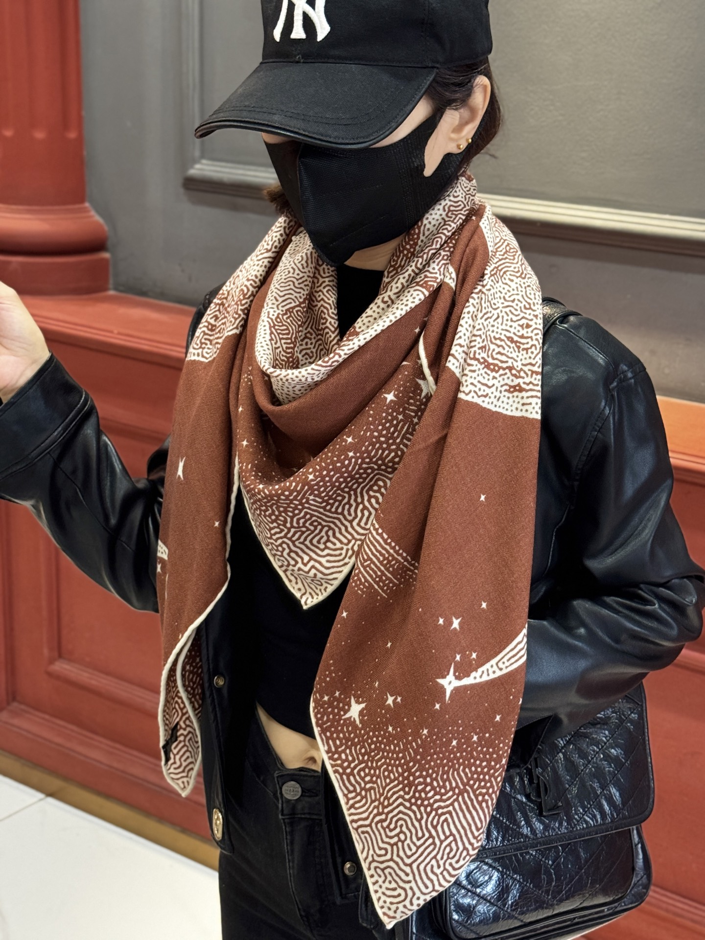  HERMES爱马仕新款|月光飞马Clair de Lune羊绒和真丝披肩，手工卷边(70%羊绒，30%