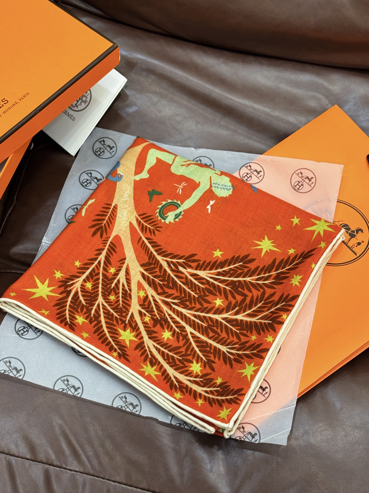 羊绒新款🆕👏👏买了都说好看‼️推荐💕爱马仕双面同色羊绒方巾【玛雅森林双面同色140】，顶级工艺超值‼️爱