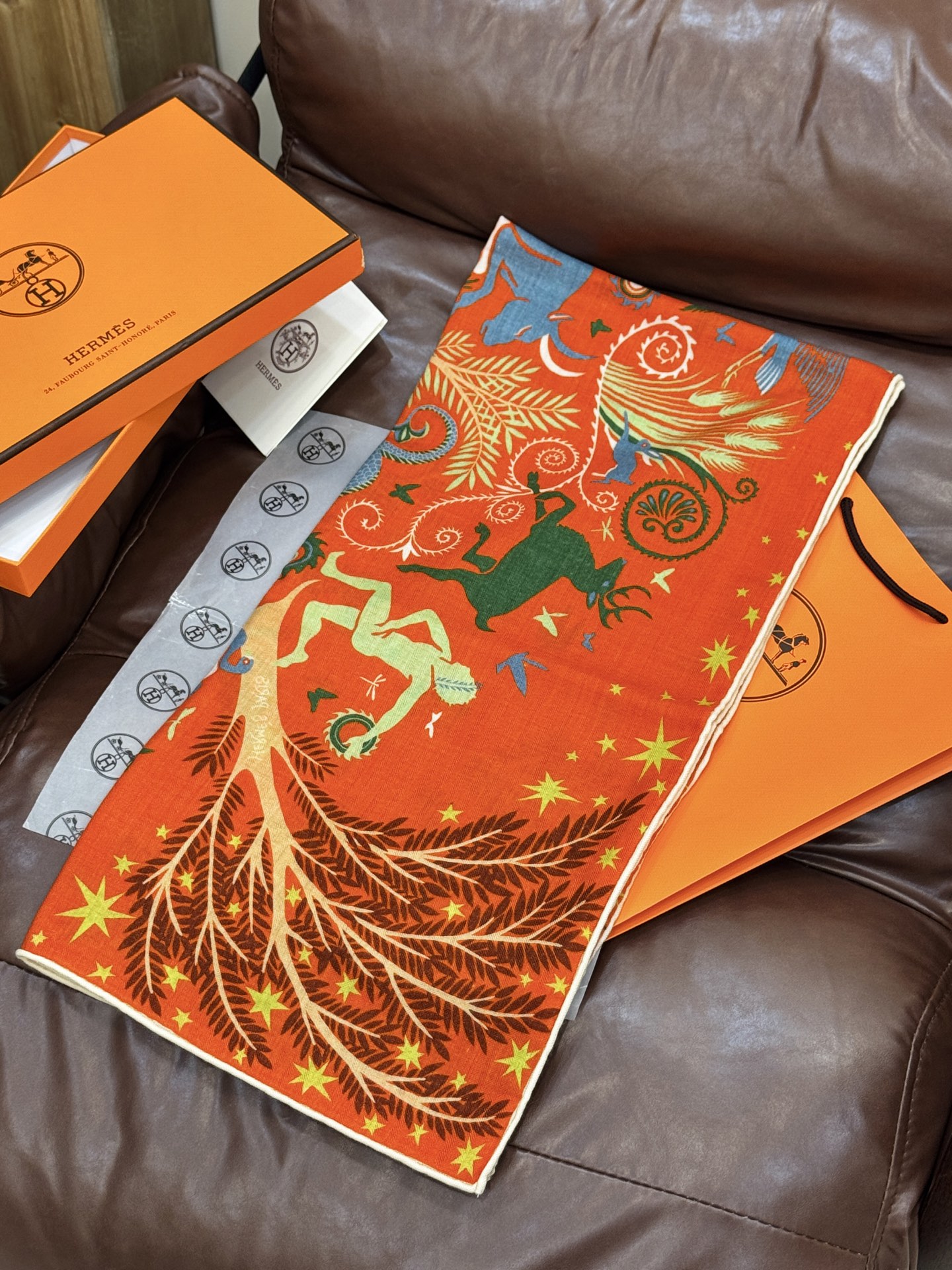 羊绒新款🆕👏👏买了都说好看‼️推荐💕爱马仕双面同色羊绒方巾【玛雅森林双面同色140】，顶级工艺超值‼️爱