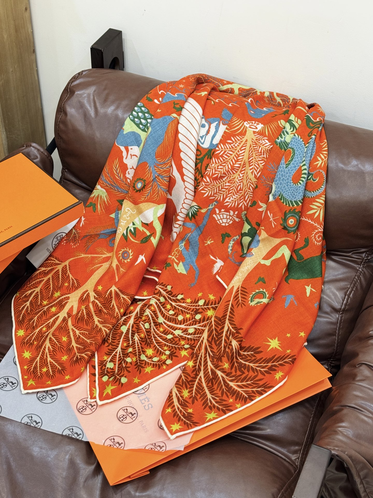 羊绒新款🆕👏👏买了都说好看‼️推荐💕爱马仕双面同色羊绒方巾【玛雅森林双面同色140】，顶级工艺超值‼️爱