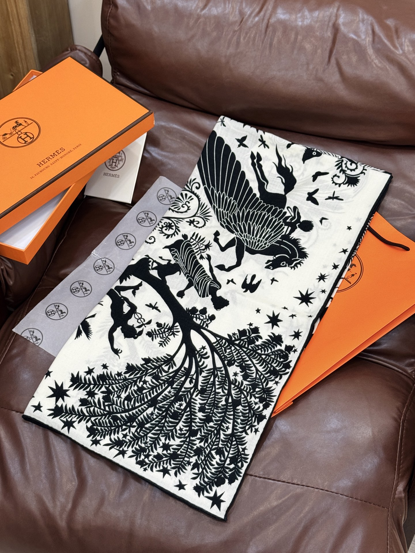 羊绒新款🆕👏👏买了都说好看‼️推荐💕爱马仕双面同色羊绒方巾【玛雅森林双面同色140】，顶级工艺超值‼️爱