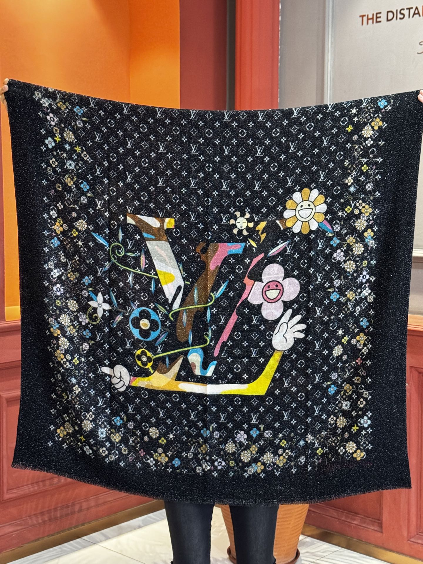   会发光发亮的围巾25年新品🌈上新 专柜同步材质 LV x TM Monogram SuPerflat