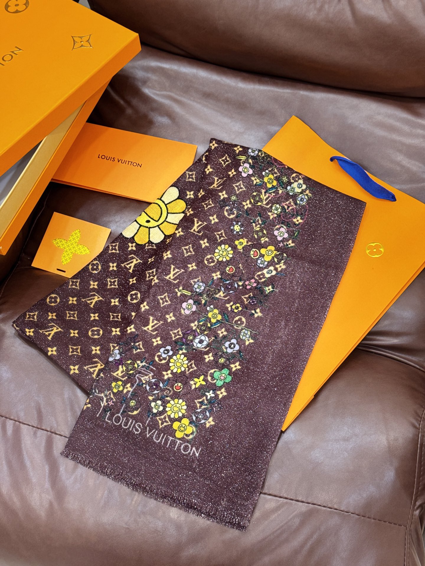   会发光发亮的围巾25年新品🌈上新 专柜同步材质 LV x TM Monogram SuPerflat