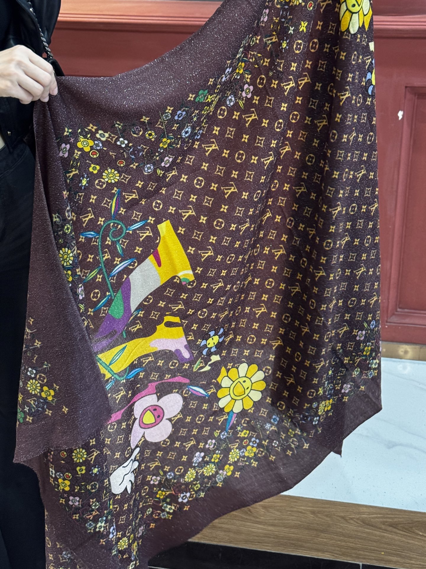   会发光发亮的围巾25年新品🌈上新 专柜同步材质 LV x TM Monogram SuPerflat