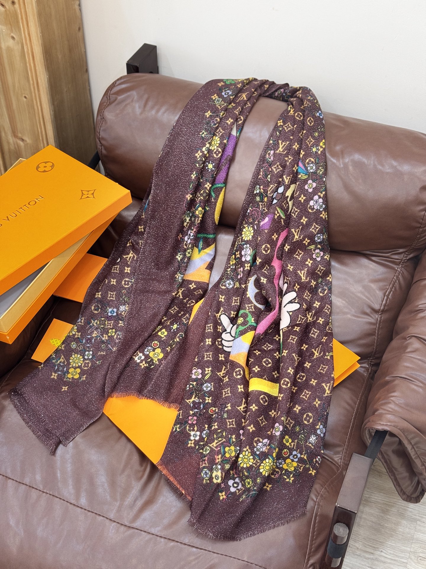   会发光发亮的围巾25年新品🌈上新 专柜同步材质 LV x TM Monogram SuPerflat