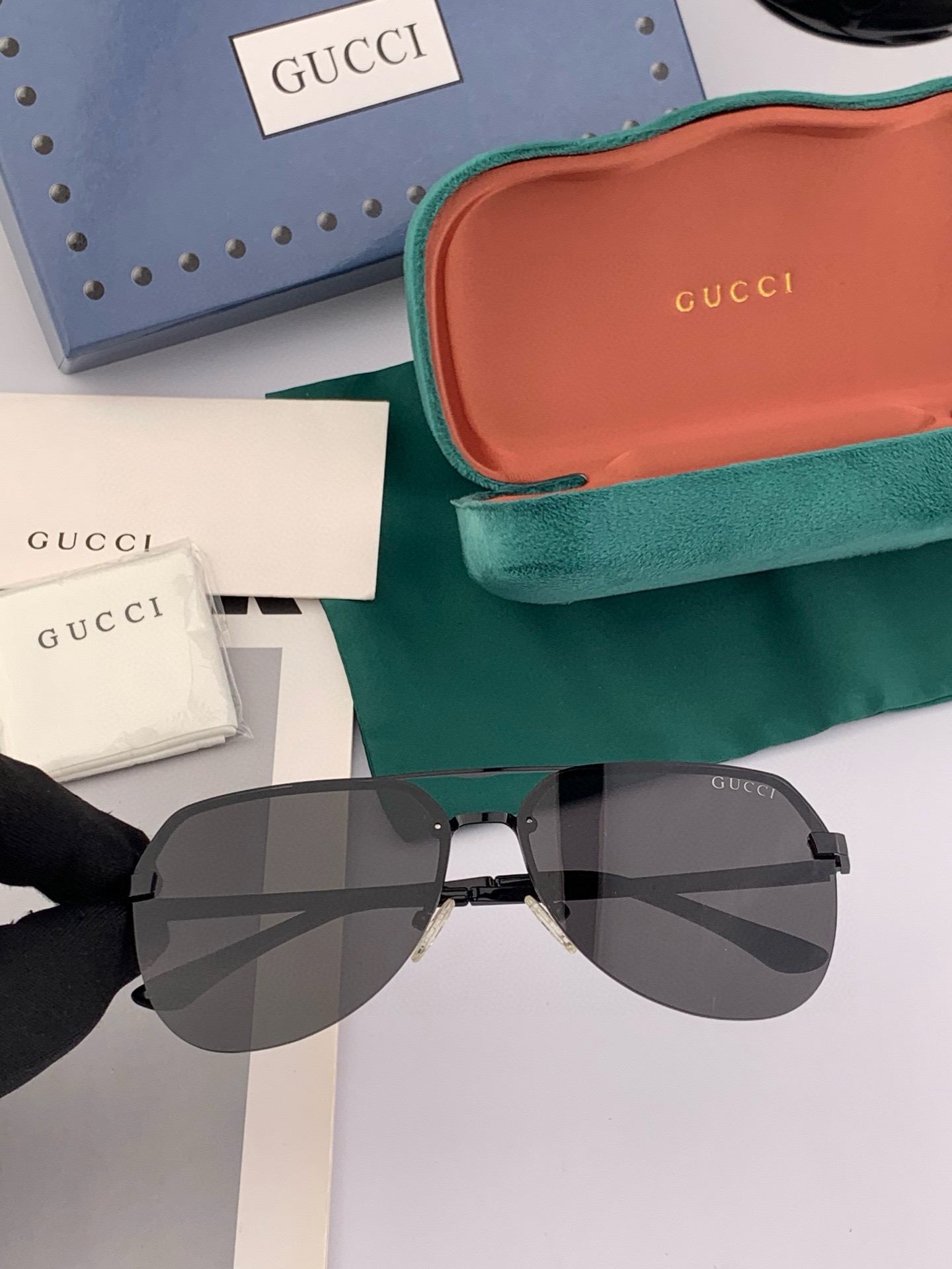  GUCCI 官网同步。  高品质男女款墨镜   👍 进口宝丽来偏光镜片  。蛤蟆镜 开车钓鱼都可 。型