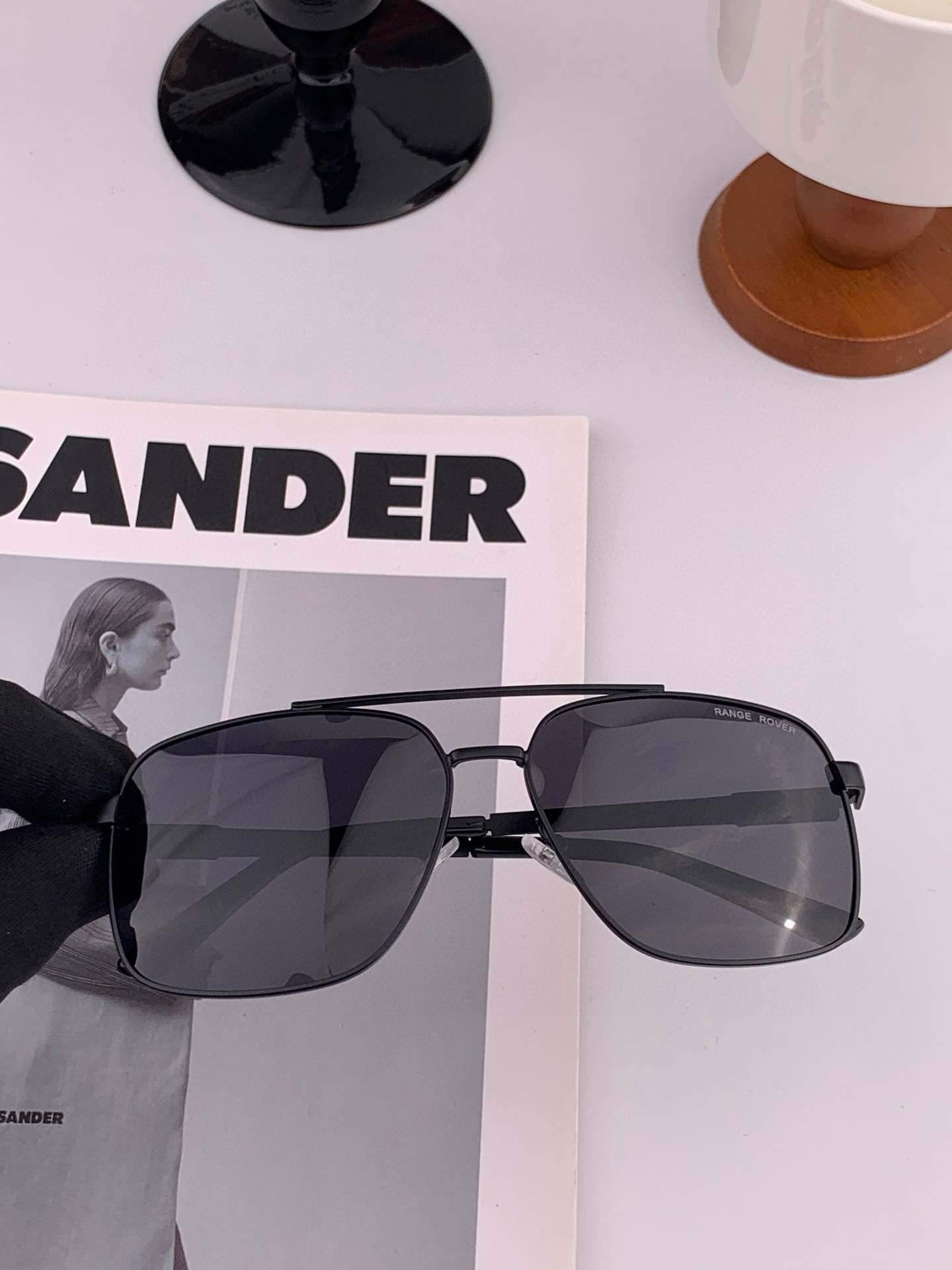   路虎。  高品质男女款墨镜   👍 进口宝丽来偏光镜片  。蛤蟆镜 开车钓鱼都可 。