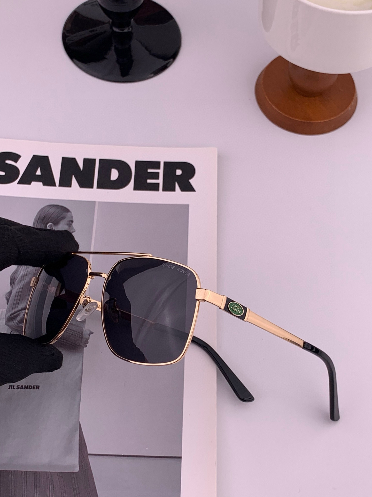   路虎。  高品质男女款墨镜   👍 进口宝丽来偏光镜片  。蛤蟆镜 开车钓鱼都可 。