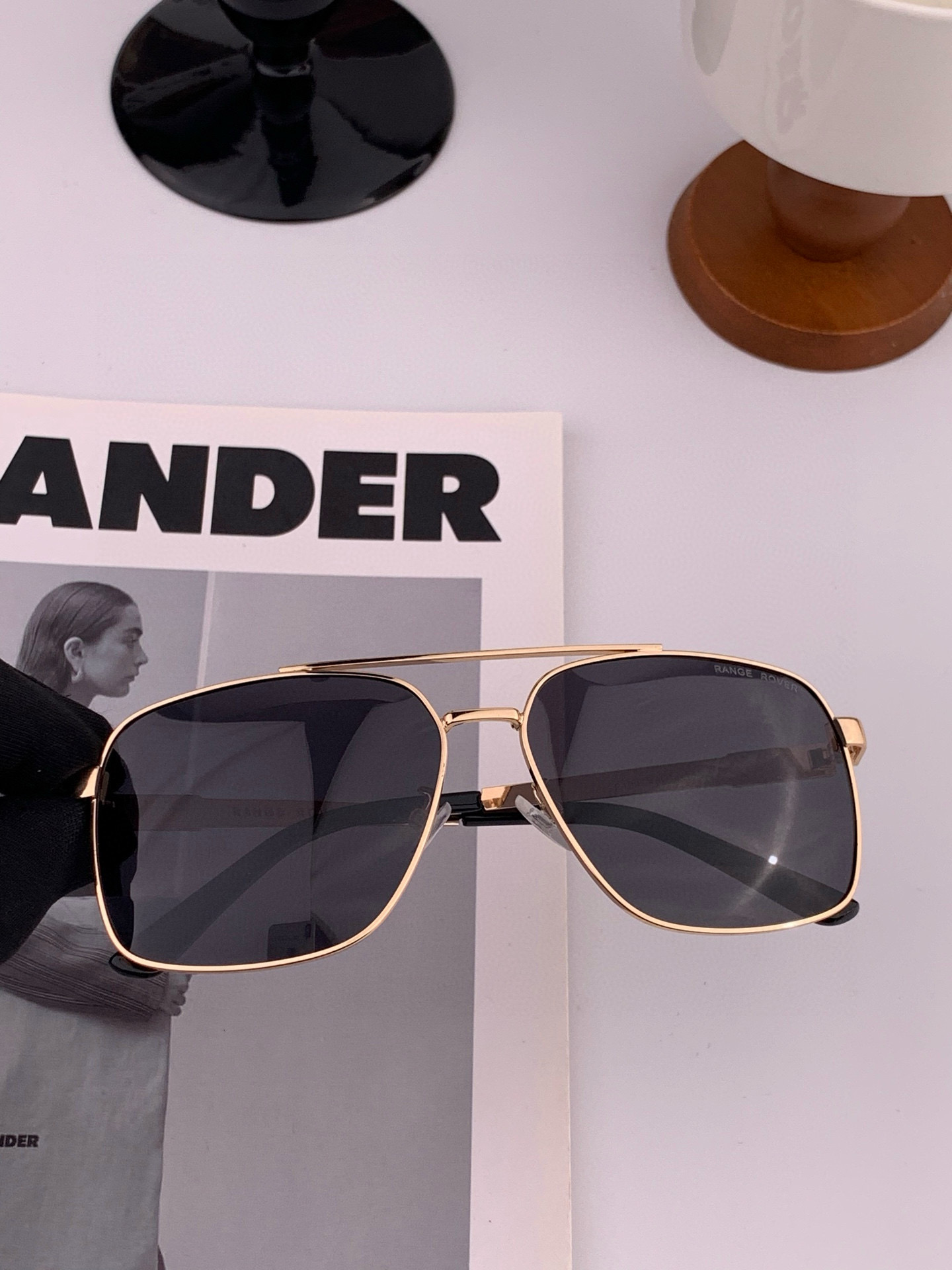   路虎。  高品质男女款墨镜   👍 进口宝丽来偏光镜片  。蛤蟆镜 开车钓鱼都可 。