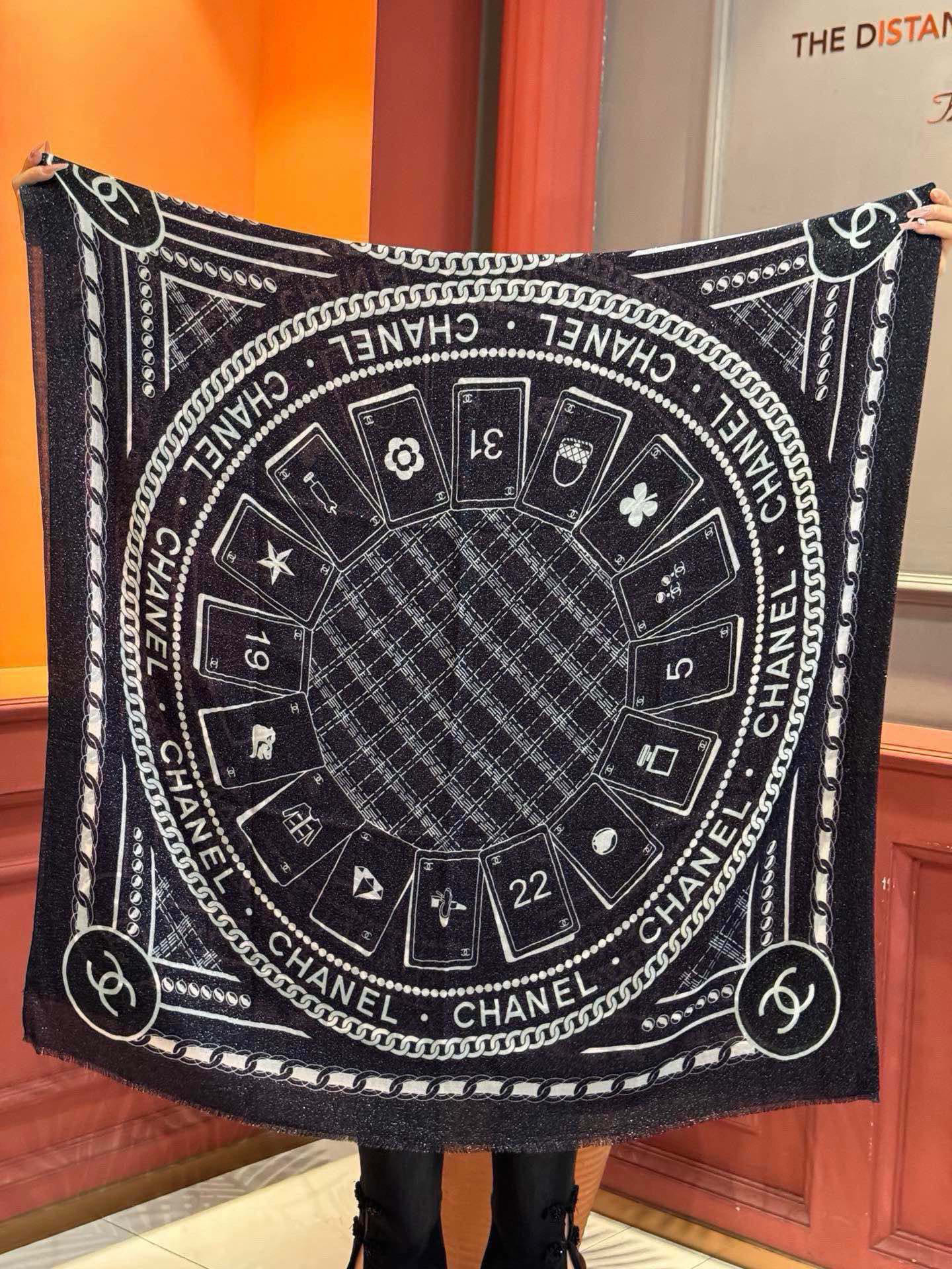  上新🌟 会发光发亮的围巾 💄💋新款客供银线💖羊绒面料长巾 😘美翻了流泪【小香银线图标】，御用殿堂级极品