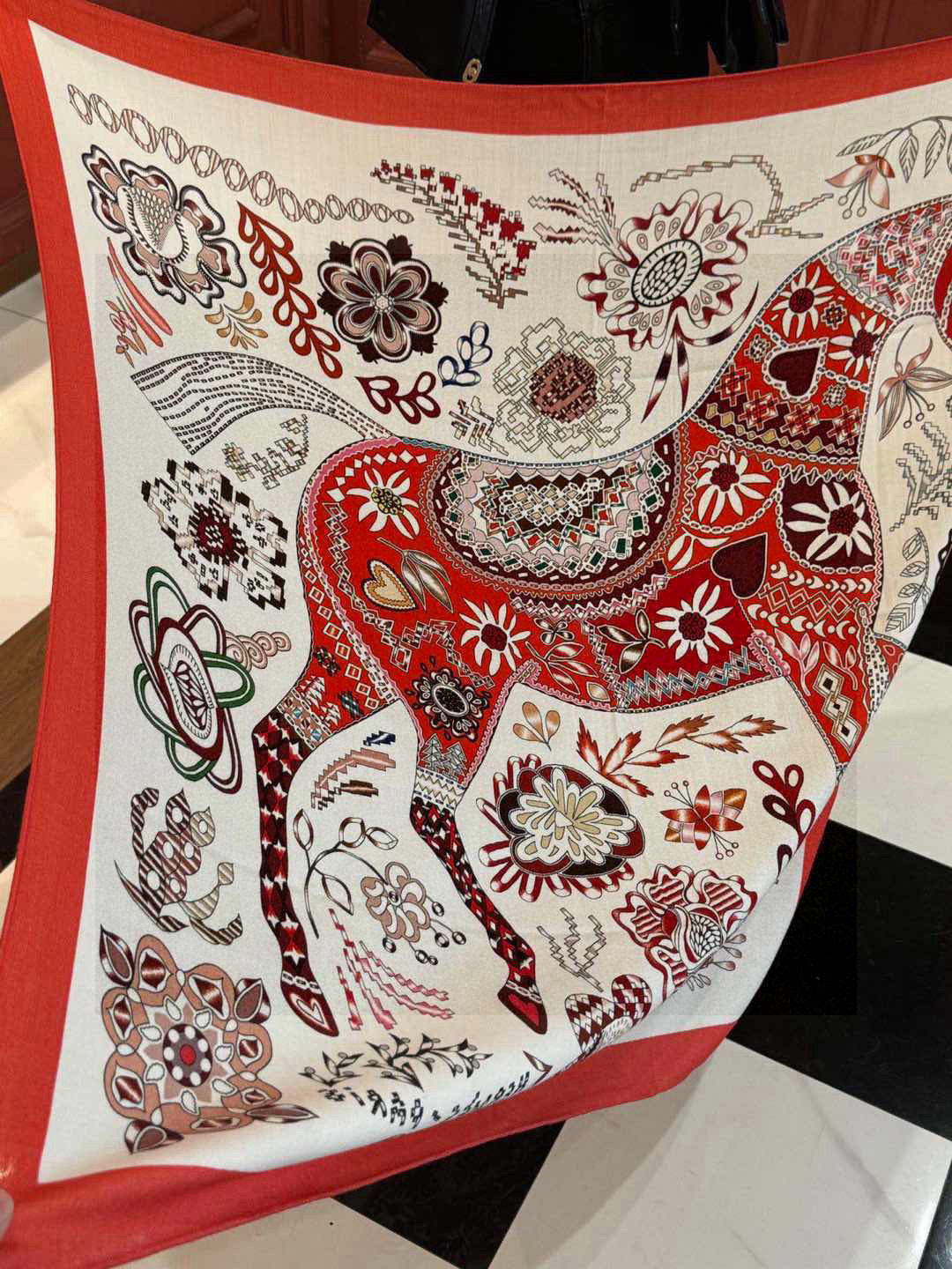  爱马仕～秋冬搭配利器❗️顶级双面同色 版真丝羊绒披肩！！1条等于2条】点睛精彩，图案和配色都超级喜欢，