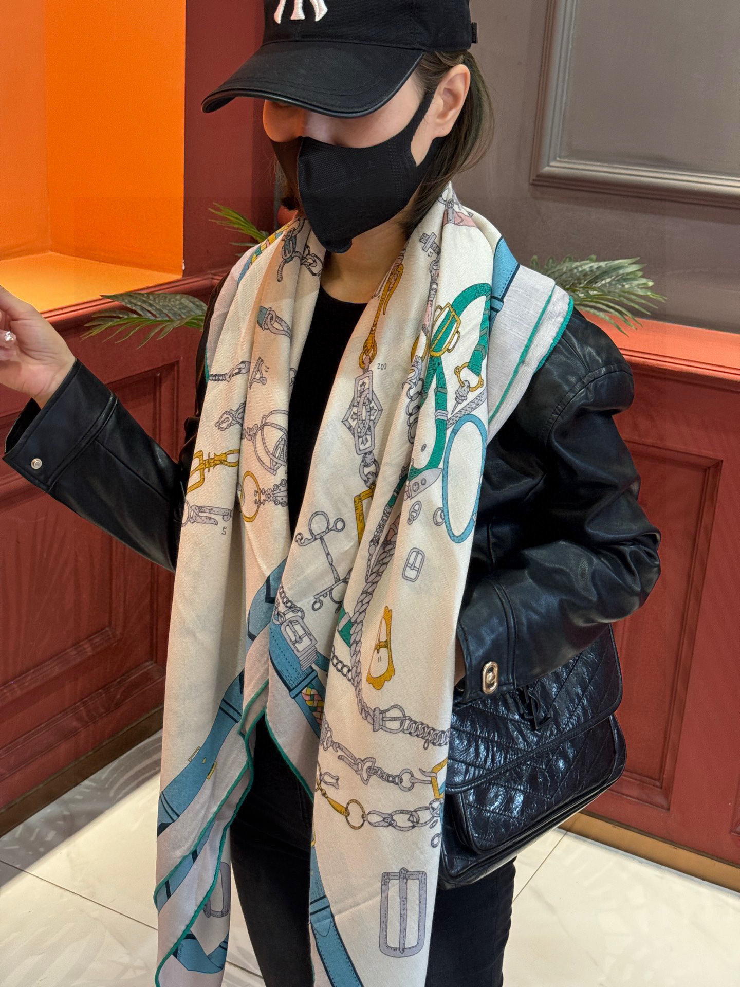  羊绒新款🆕👏👏买了都说好看‼️推荐💕爱马仕双面同色羊绒方巾【跃动的马儿双面同色140】，顶级工艺超值‼