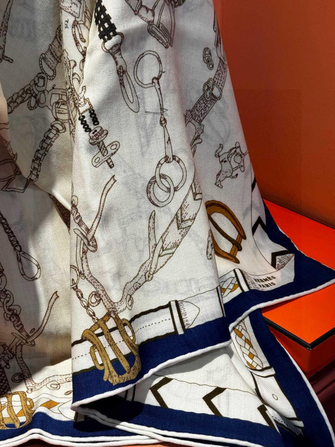  羊绒新款🆕👏👏买了都说好看‼️推荐💕爱马仕双面同色羊绒方巾【跃动的马儿双面同色140】，顶级工艺超值‼