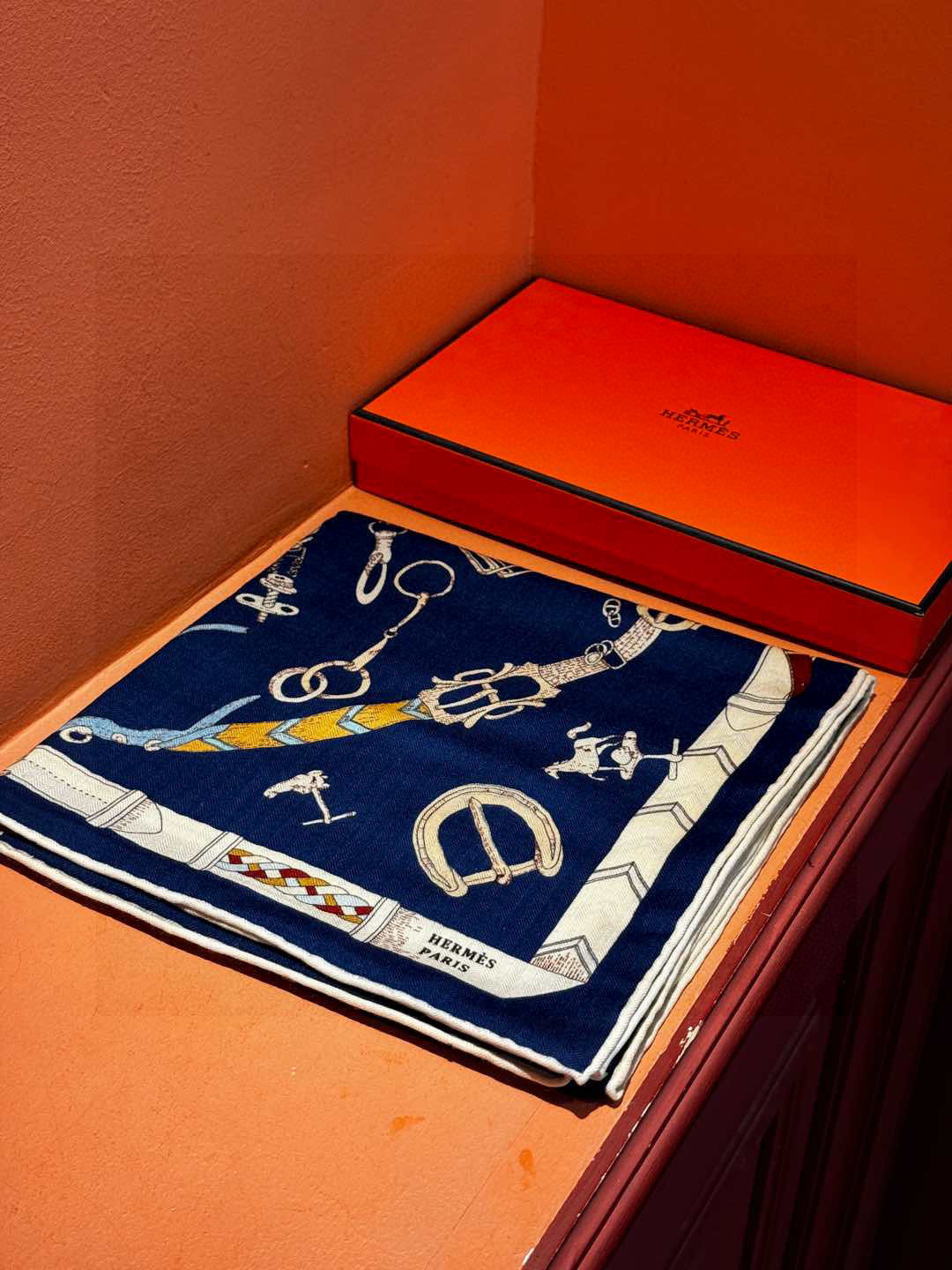  羊绒新款🆕👏👏买了都说好看‼️推荐💕爱马仕双面同色羊绒方巾【跃动的马儿双面同色140】，顶级工艺超值‼