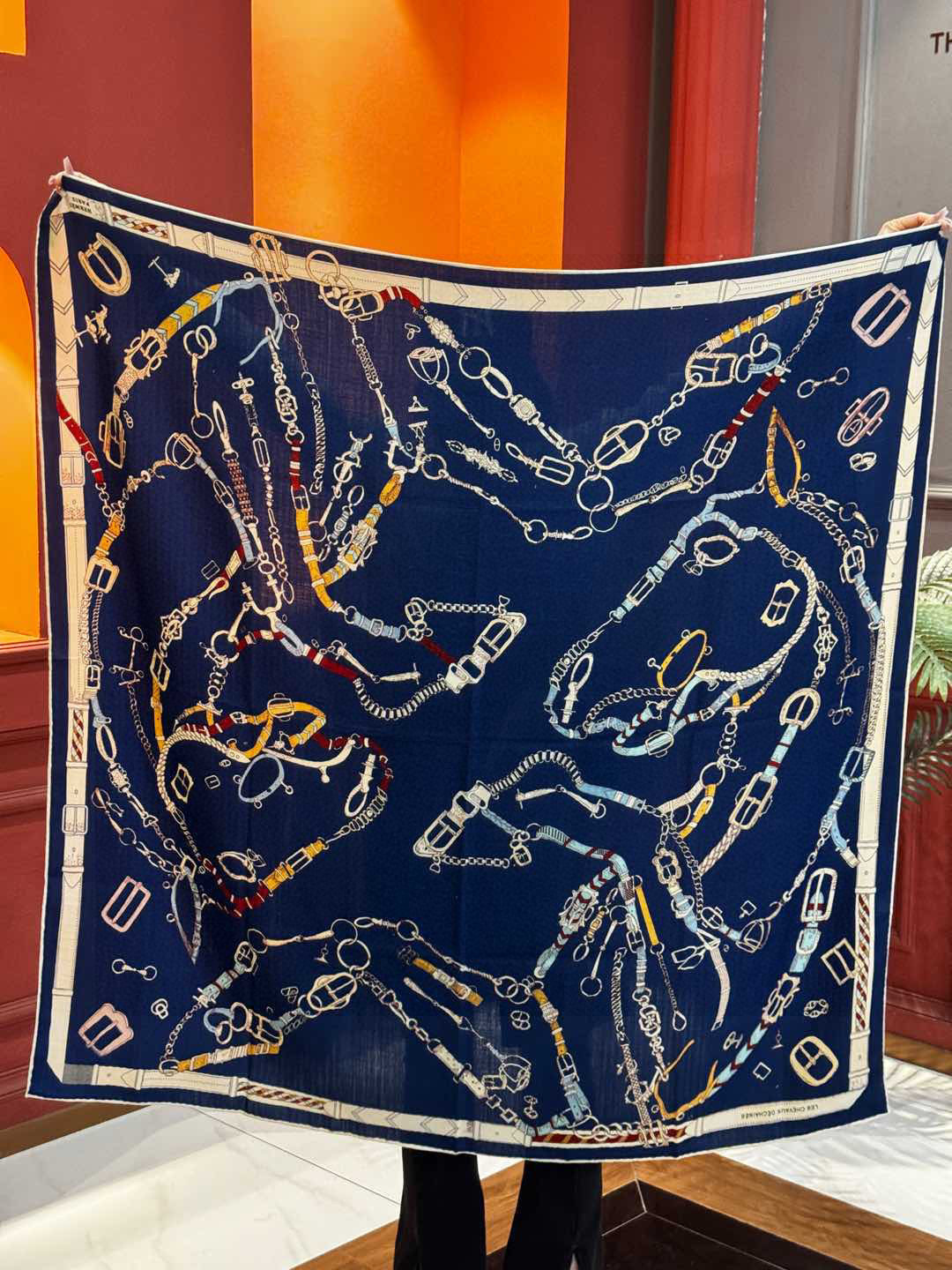  羊绒新款🆕👏👏买了都说好看‼️推荐💕爱马仕双面同色羊绒方巾【跃动的马儿双面同色140】，顶级工艺超值‼